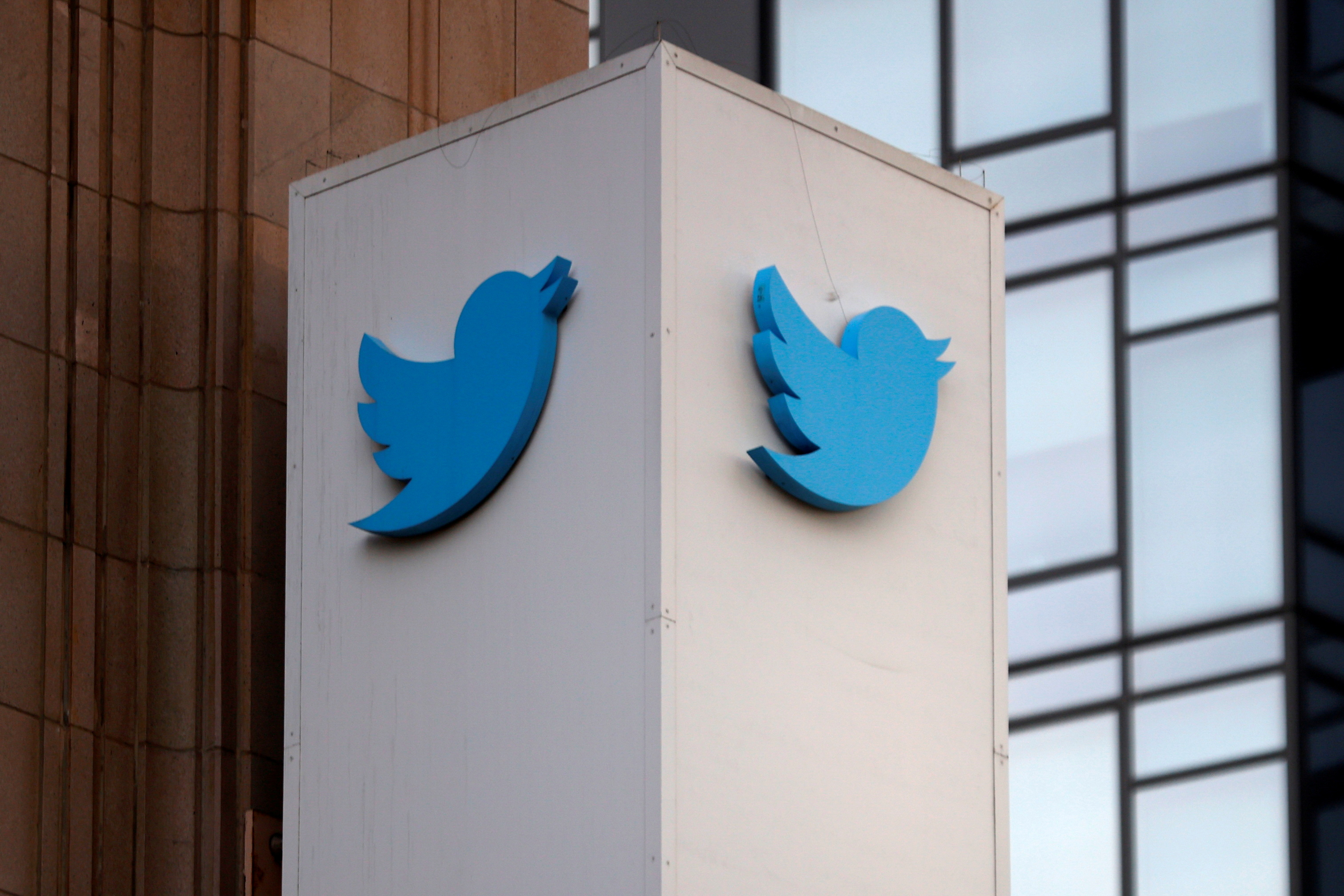 Haine en ligne : Twitter attaqué en justice par trois Français pour manque de réactivité