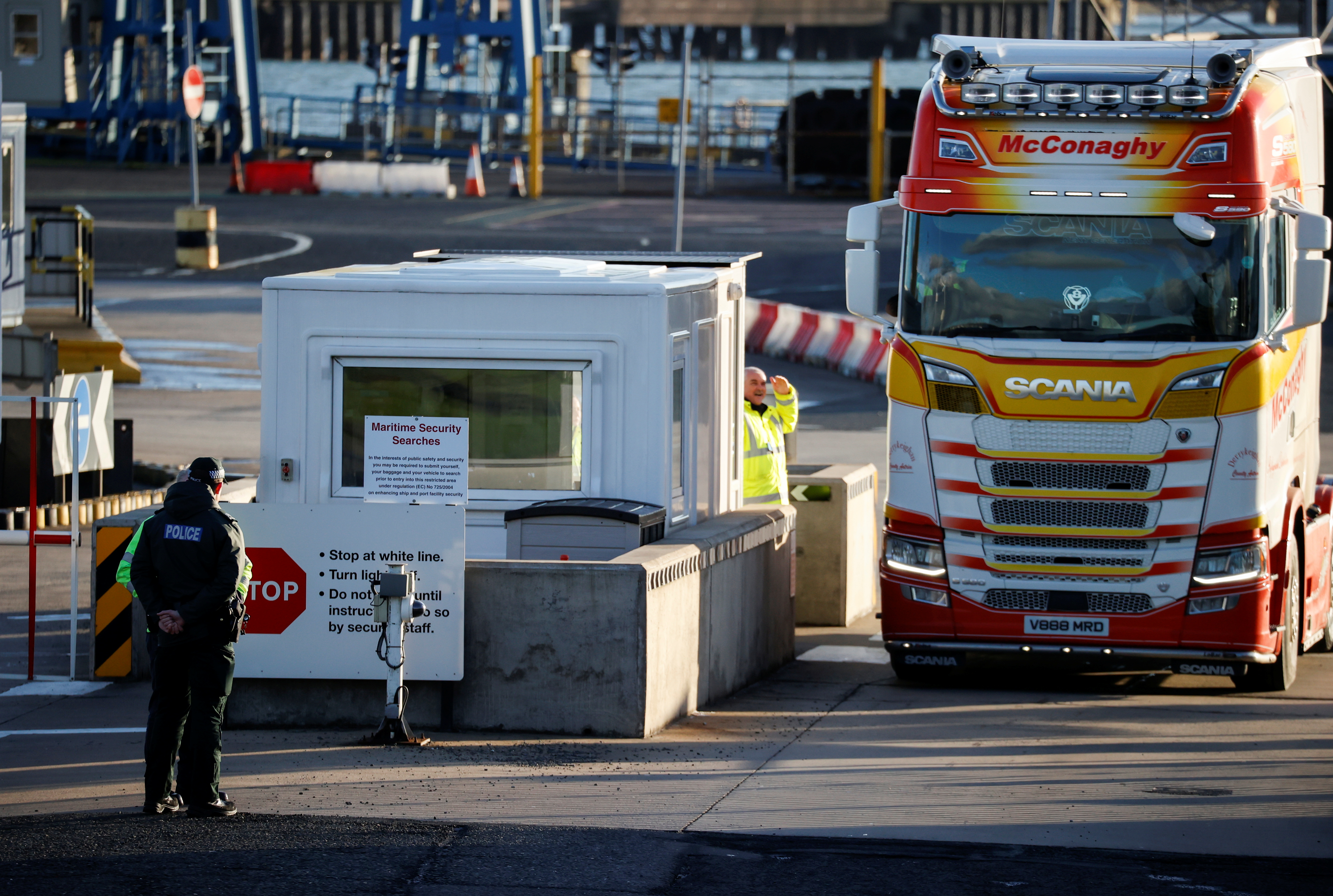 Brexit: menaces sur le personnel du port de Larne, contrôles suspendus à la frontière nord-irlandaise