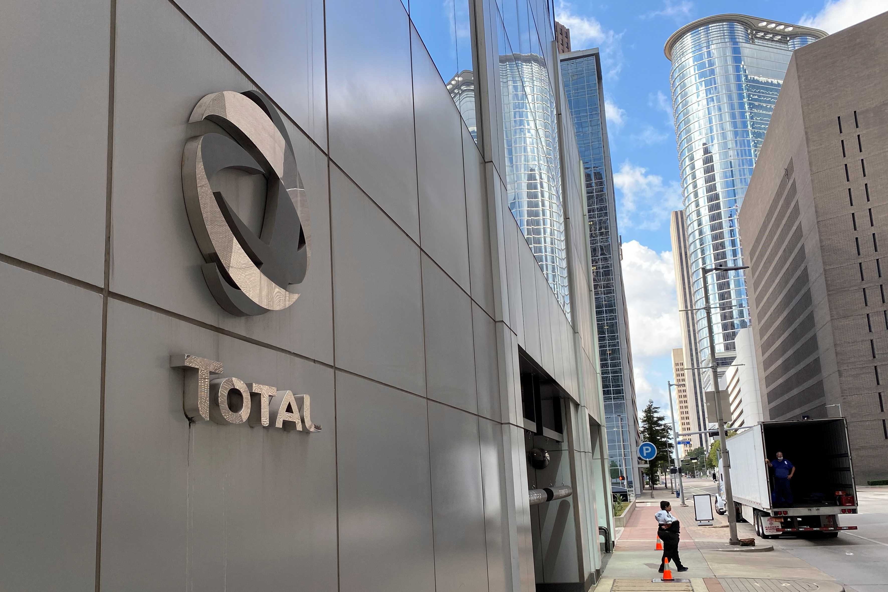 Total: une perte nette de plus de 7 milliards de dollars et un changement de nom