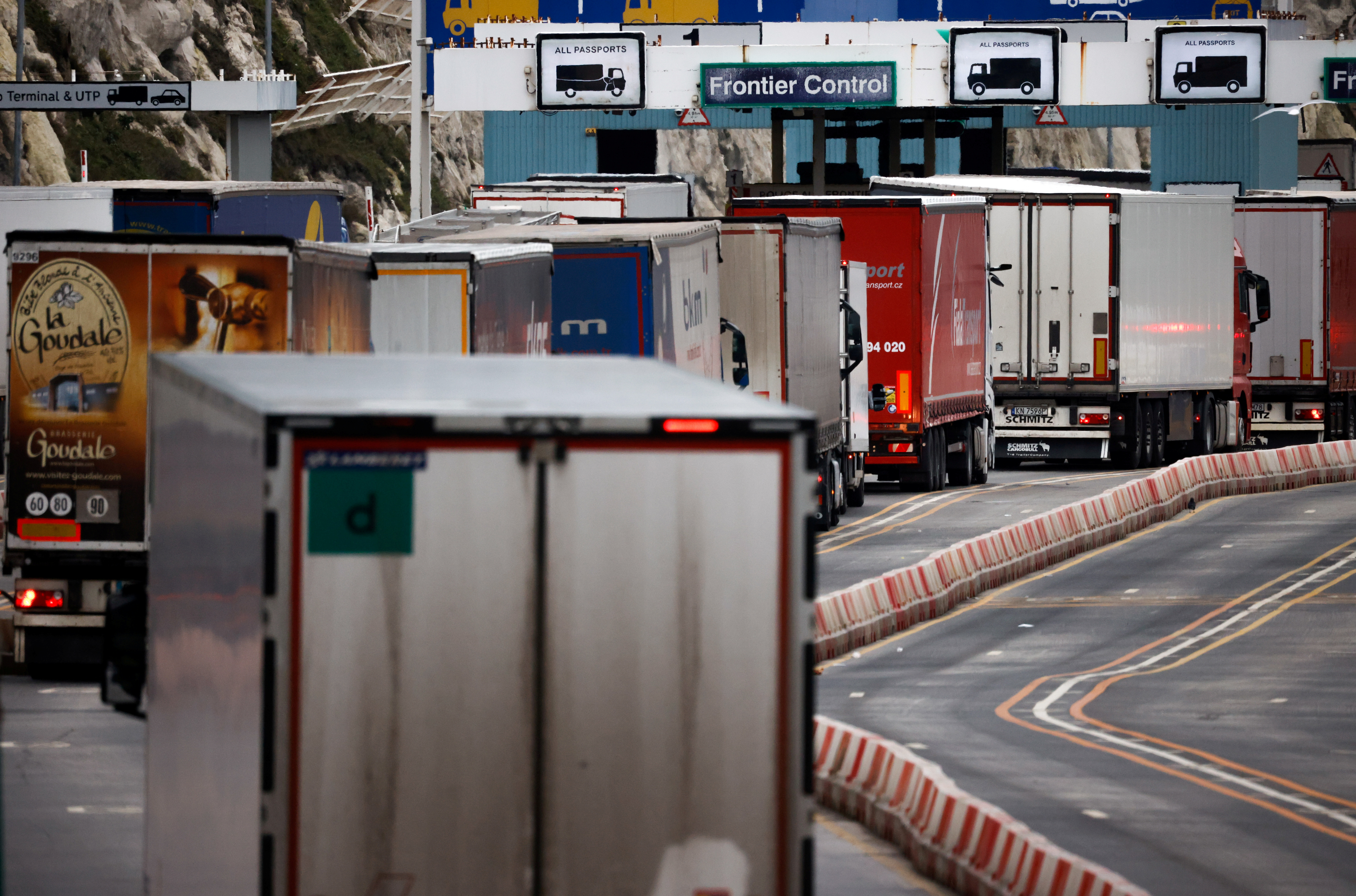 Les camionneurs polonais manifestent à la frontière avec l'Ukraine pour réinstaurer une « concurrence loyale »