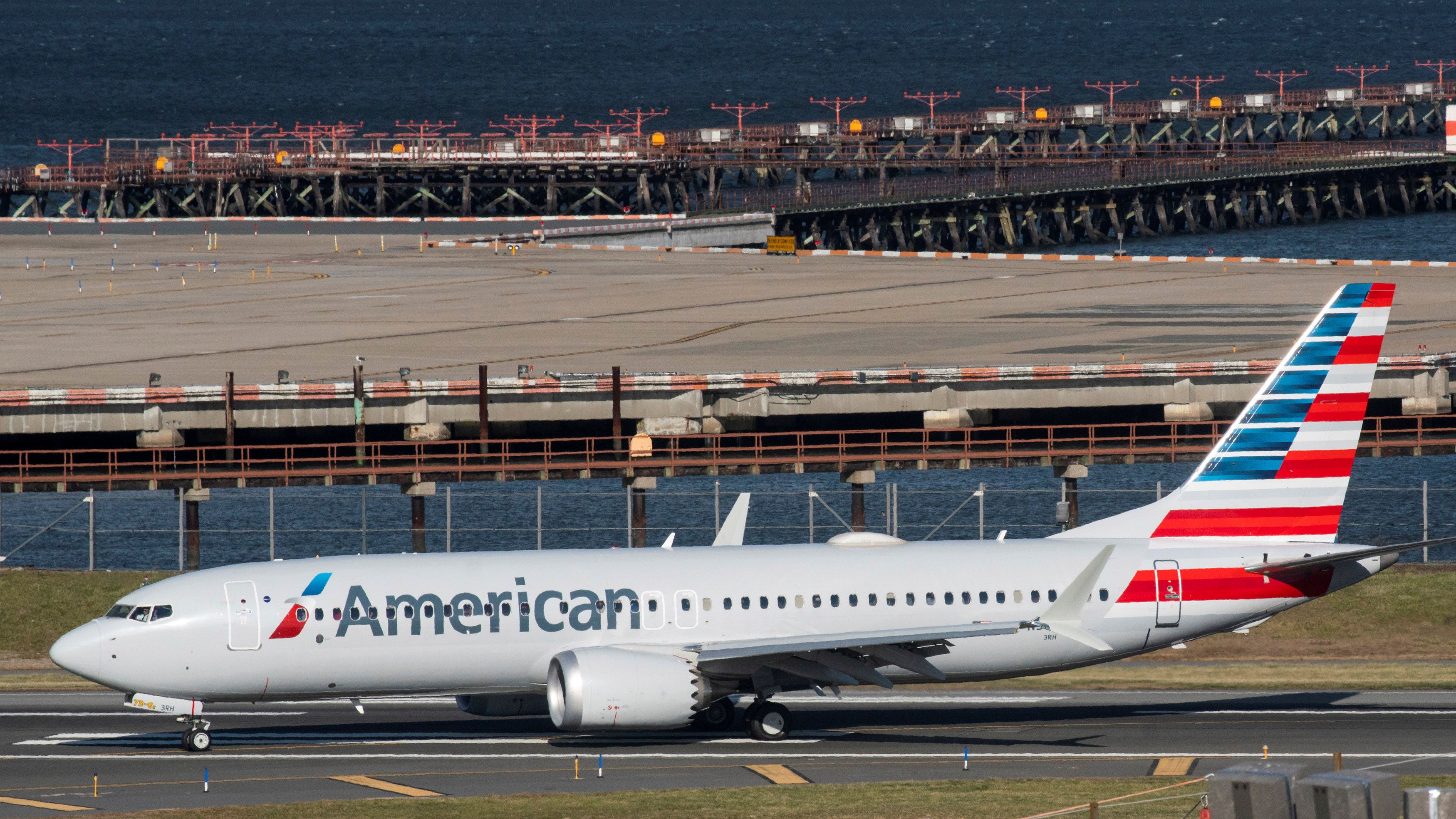 Les déboires de Boeing obligent American Airlines à revoir à la baisse son programme de vols long-courriers