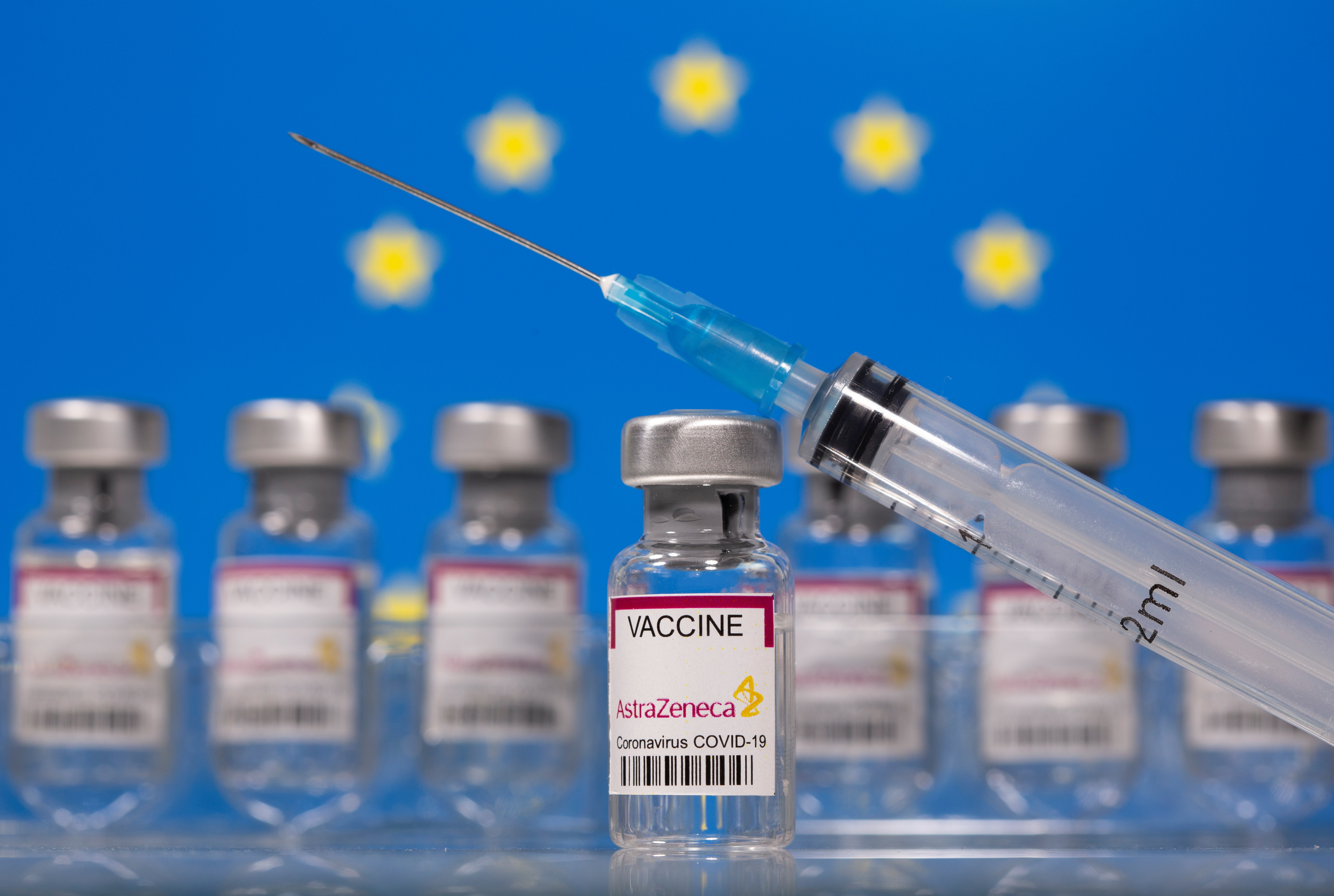 Sûreté du vaccin AstraZeneca: sept États de l'UE attendent le verdict de l'EMA, l'OMS enquête