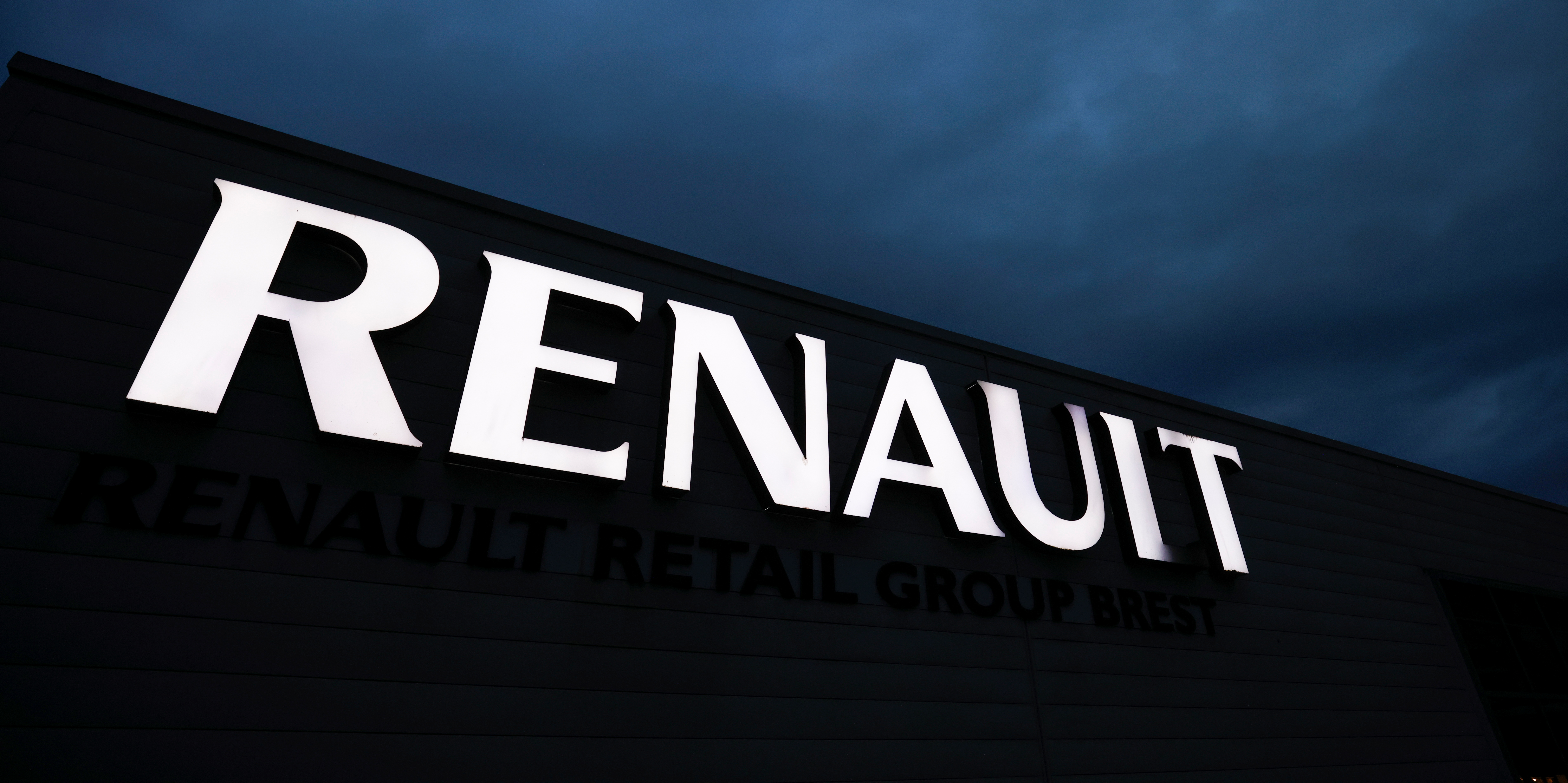 Renault cède ses titres dans Daimler mais veut rester partenaire
