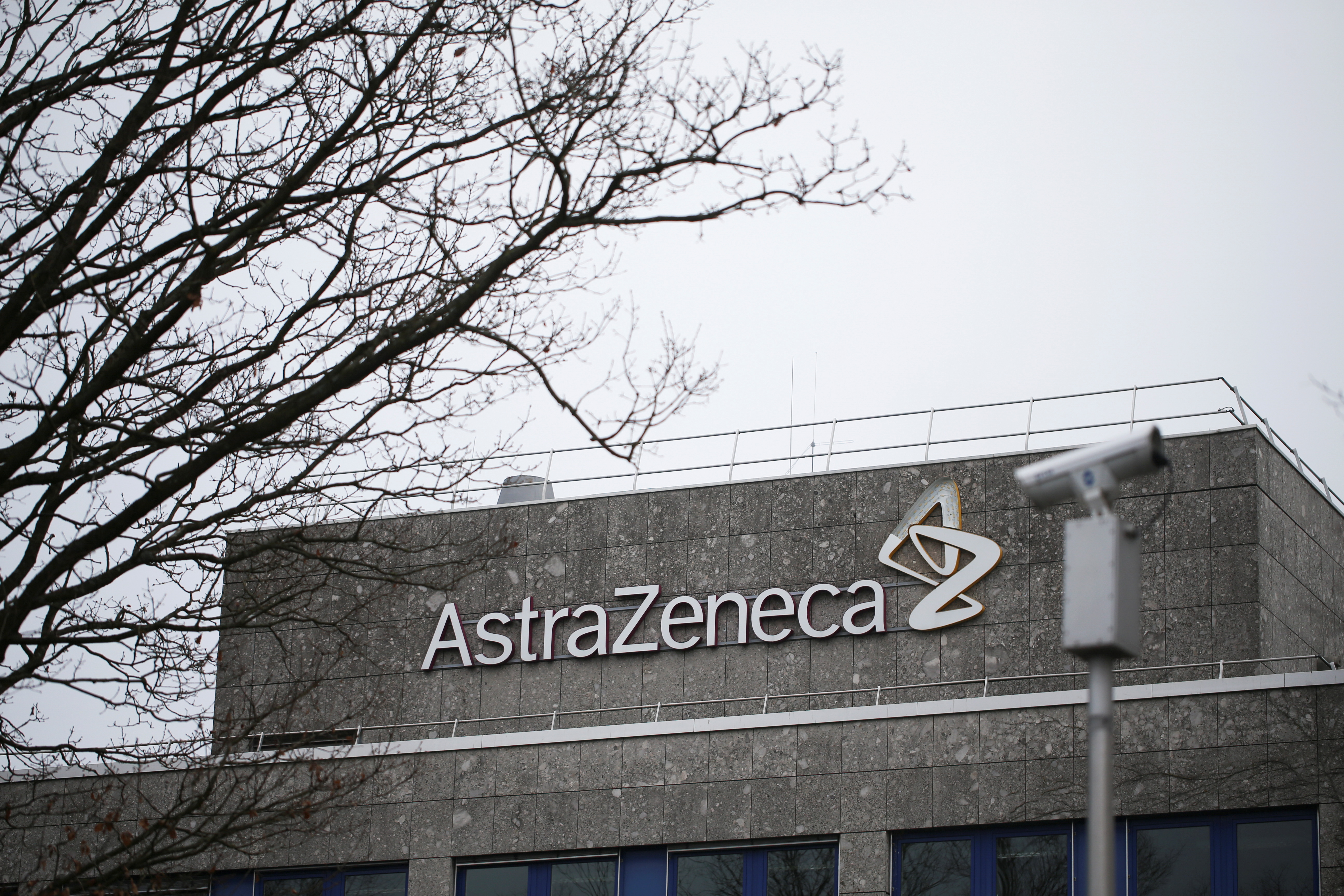 L'Union européenne attaque AstraZeneca en justice pour ses retards de livraisons
