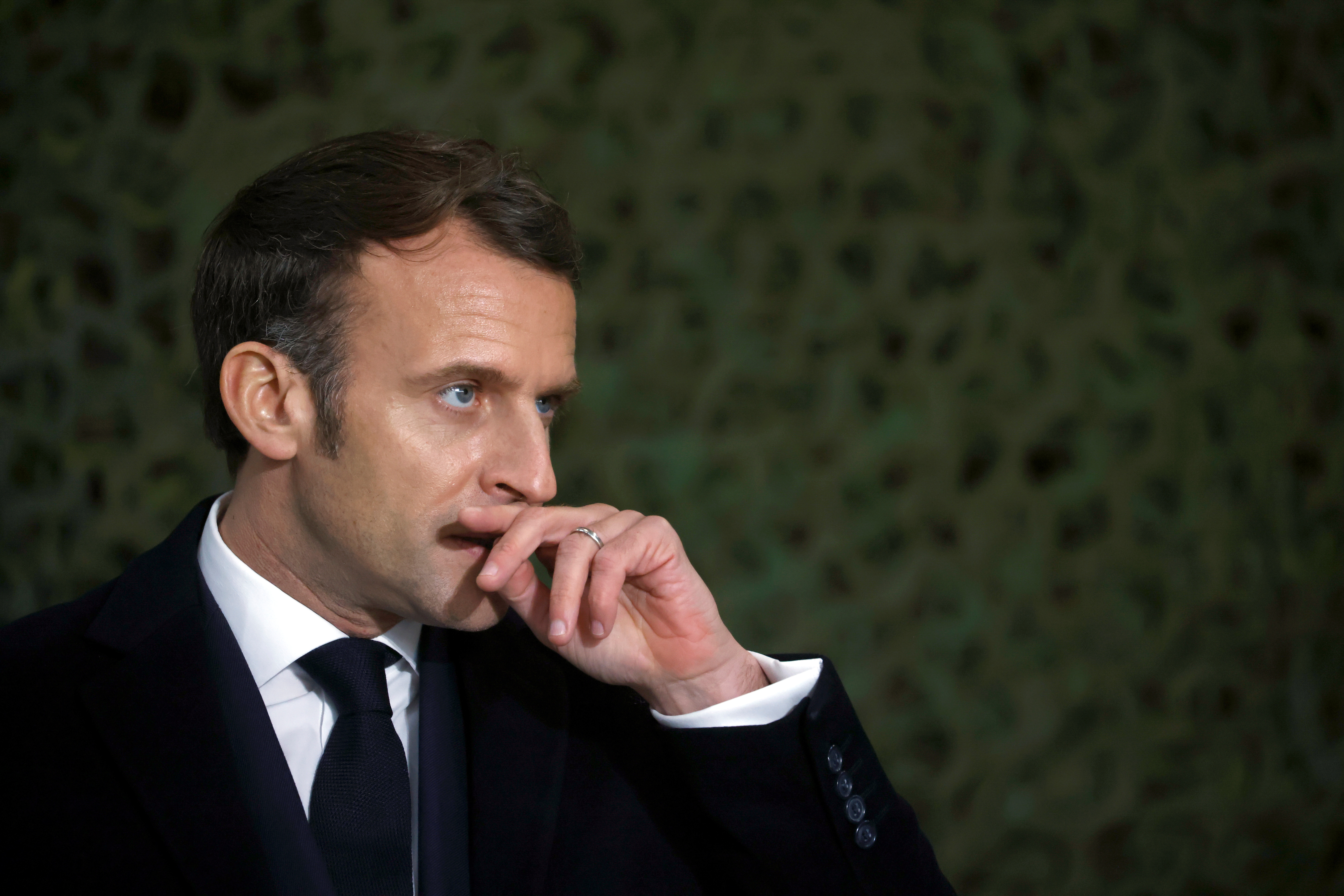 Emmanuel Macron annonce « de nouvelles décisions », « dans les jours qui viennent »