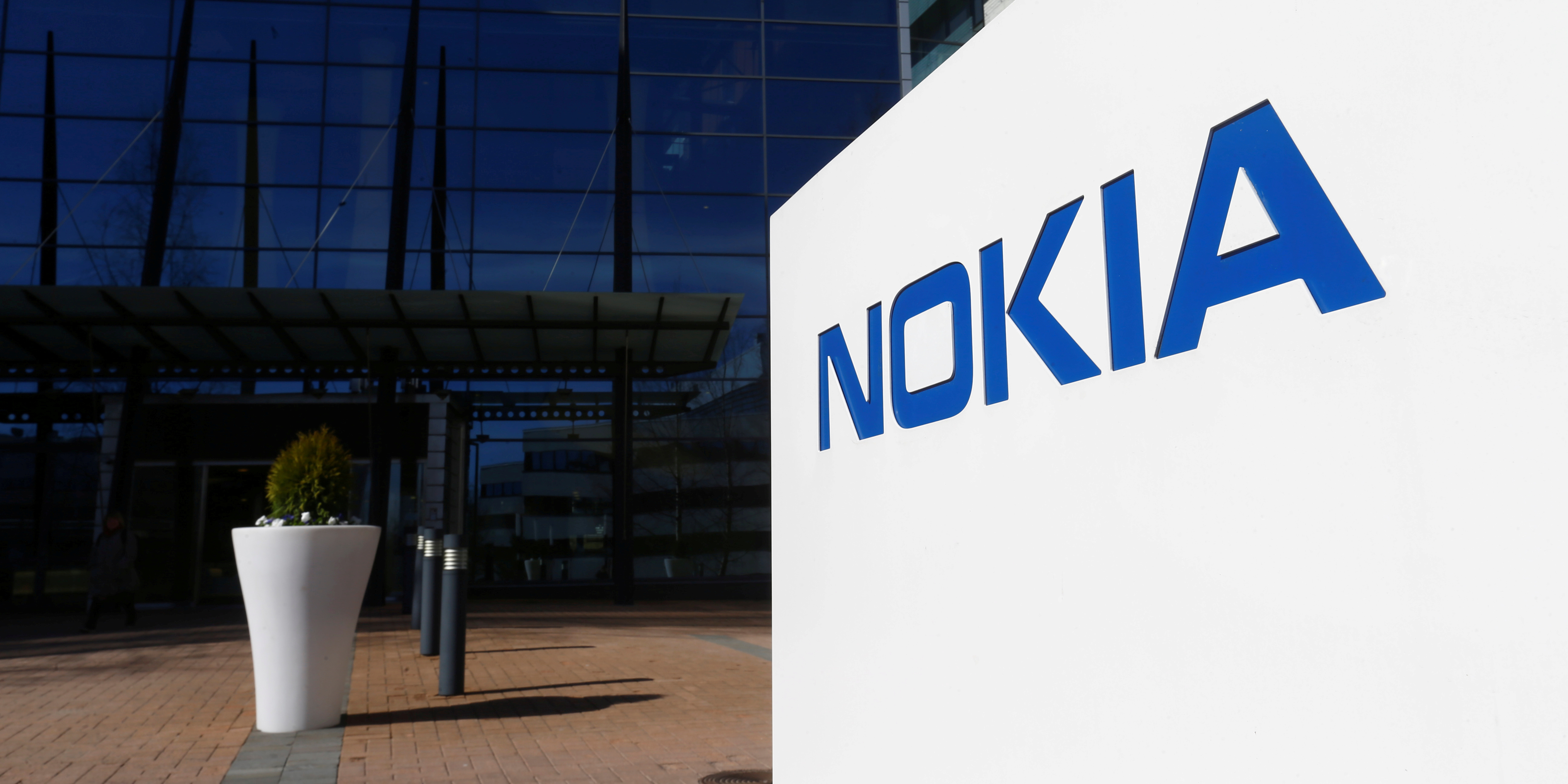 Nokia annonce 5.000 à 10.000 suppressions de postes en deux ans