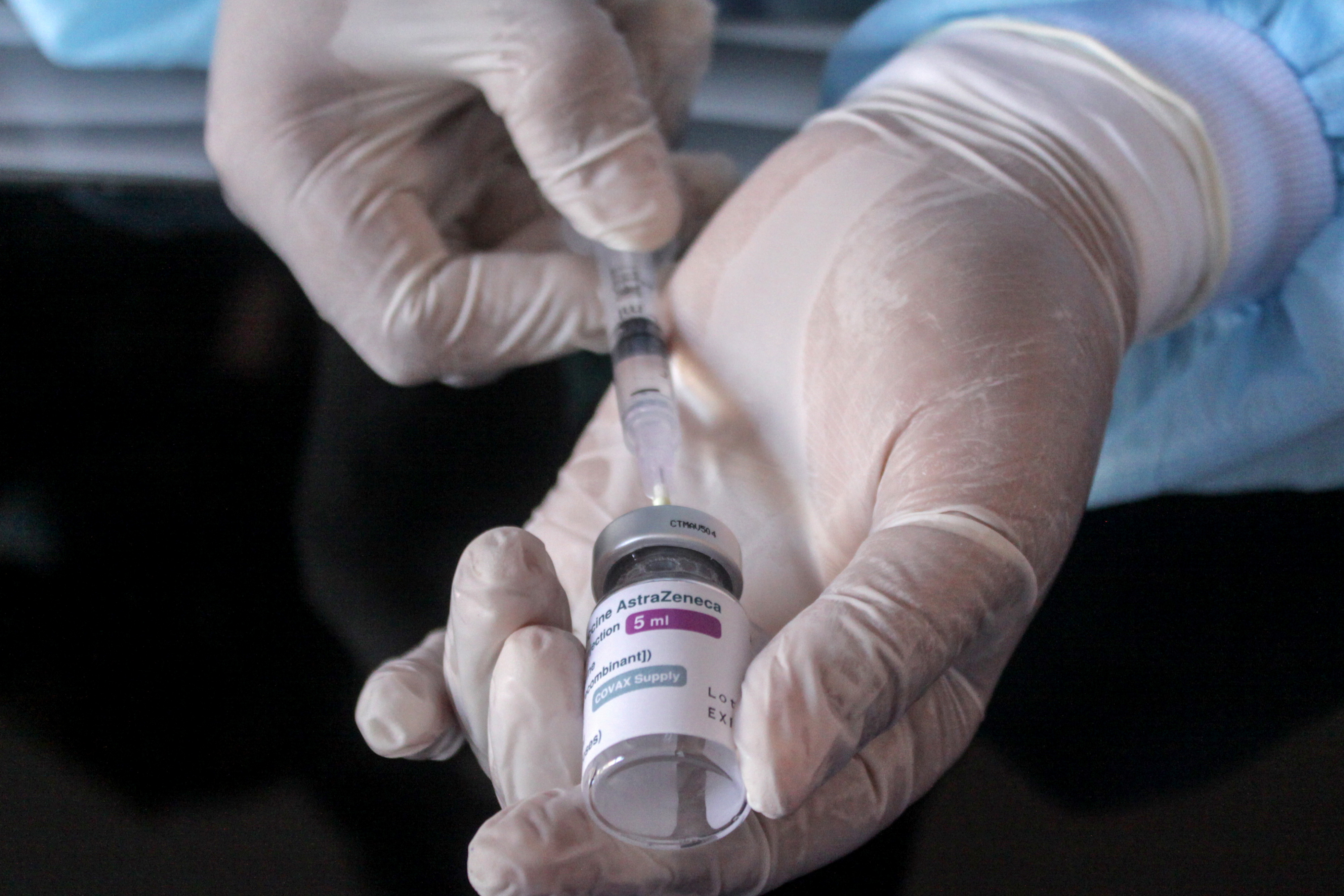 Les Pays-Bas suspendent les injections de vaccin AstraZeneca pour les moins de 60 ans