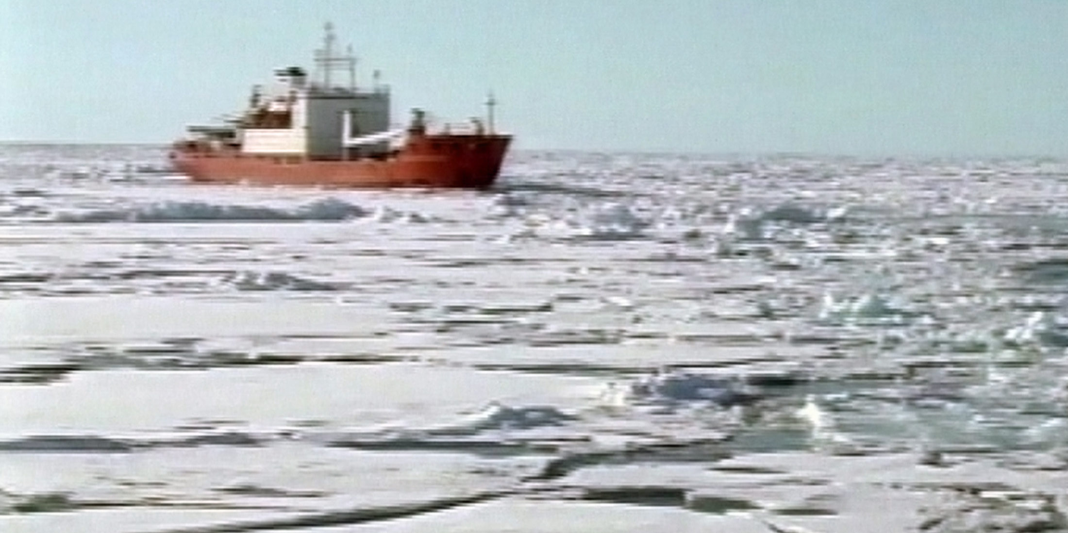 Canal de Suez bloqué: Poutine en profite pour vanter la voie maritime de l'Arctique