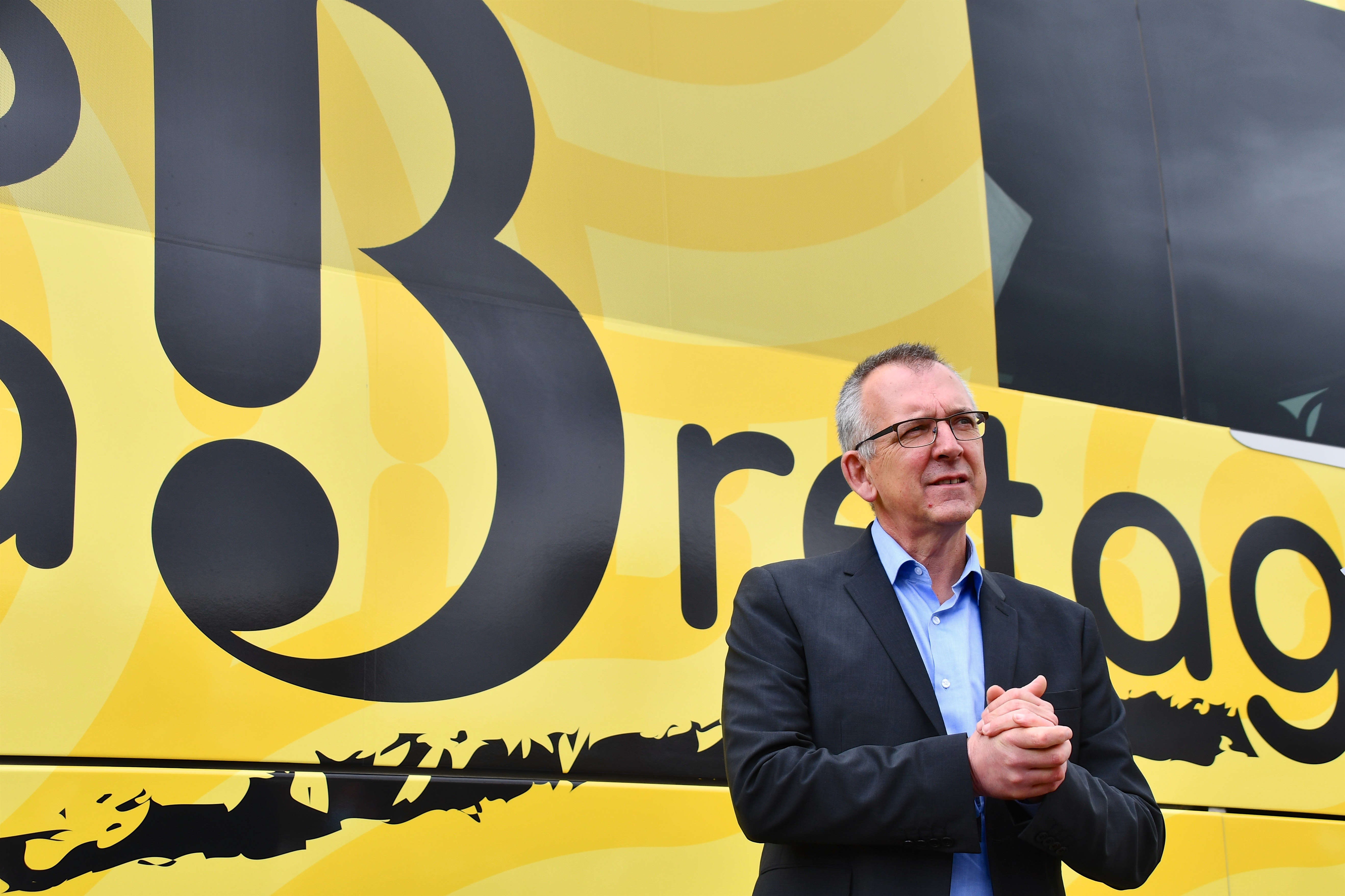 Bretagne : Thierry Burlot monte dans le bus des régionales