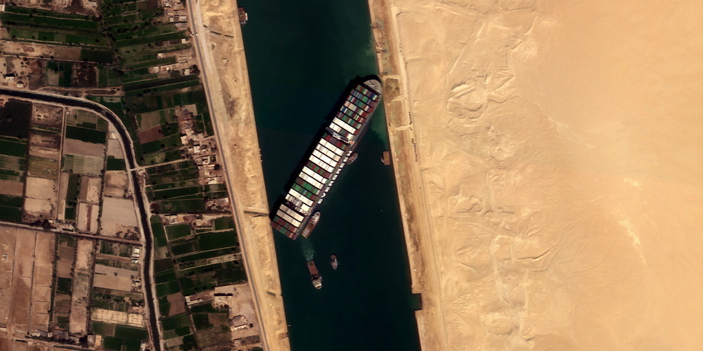 Canal de Suez : sixième jour de blocage, des milliards de dollars de perte