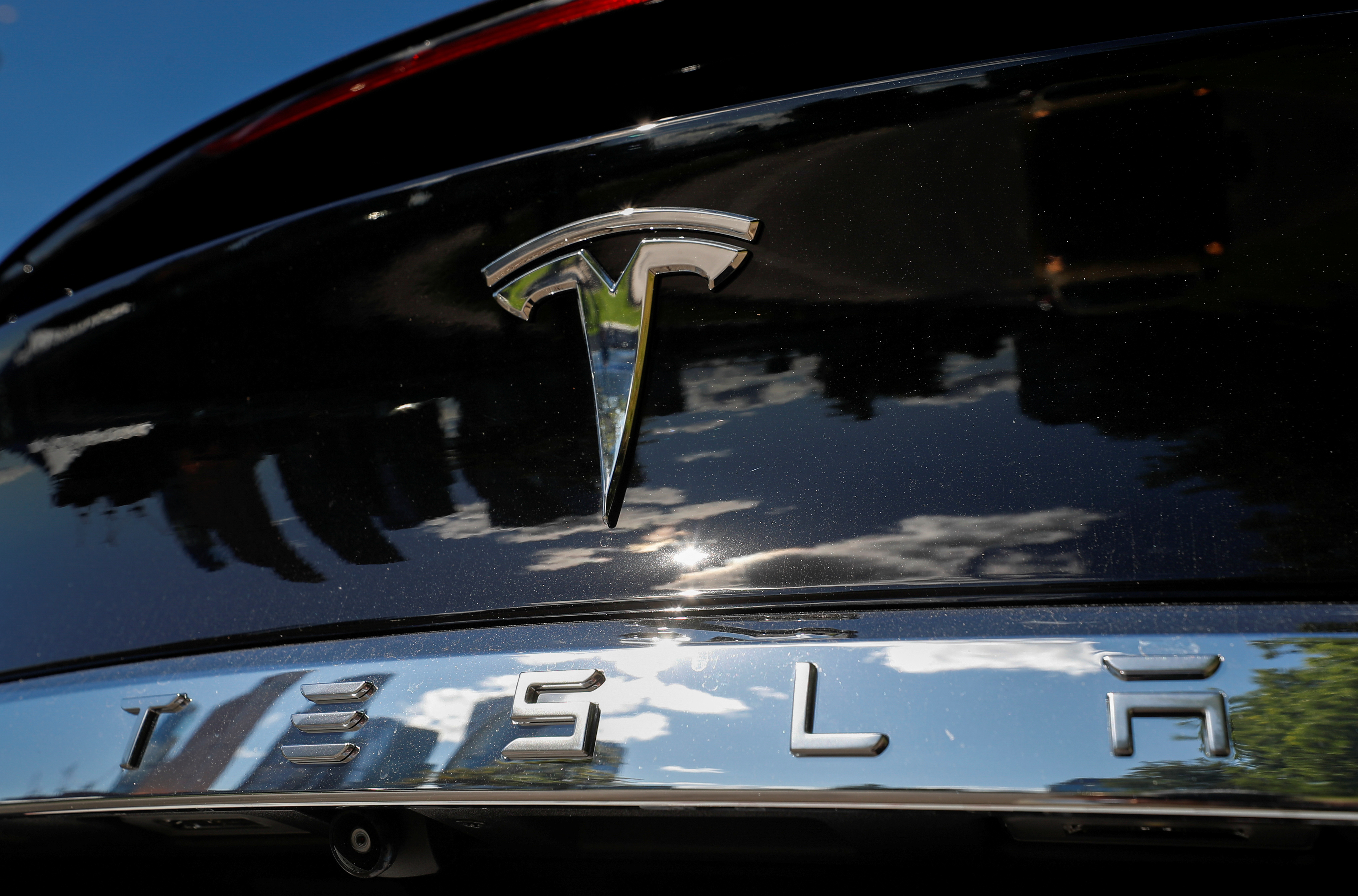 Bornes de recharge électrique : ce que dit le propriétaire d'une Tesla Model 3