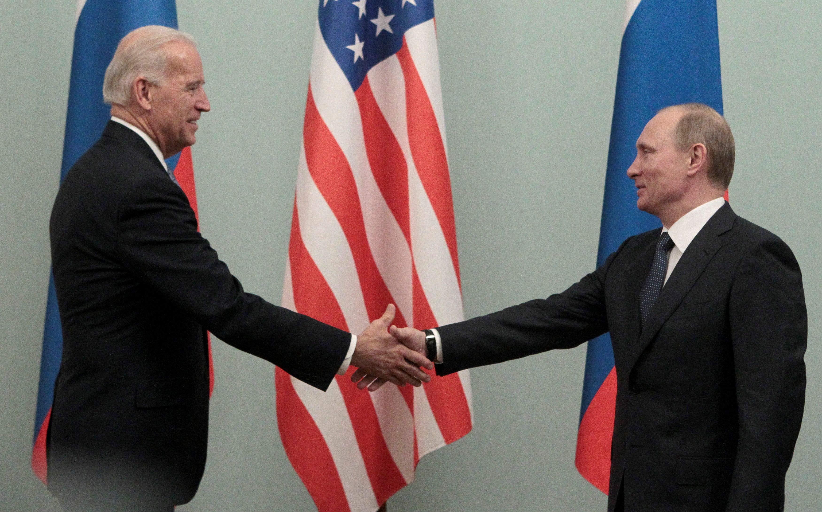 Pour son sommet international sur le changement climatique Biden envoie Kerry porter l'invitation à Poutine