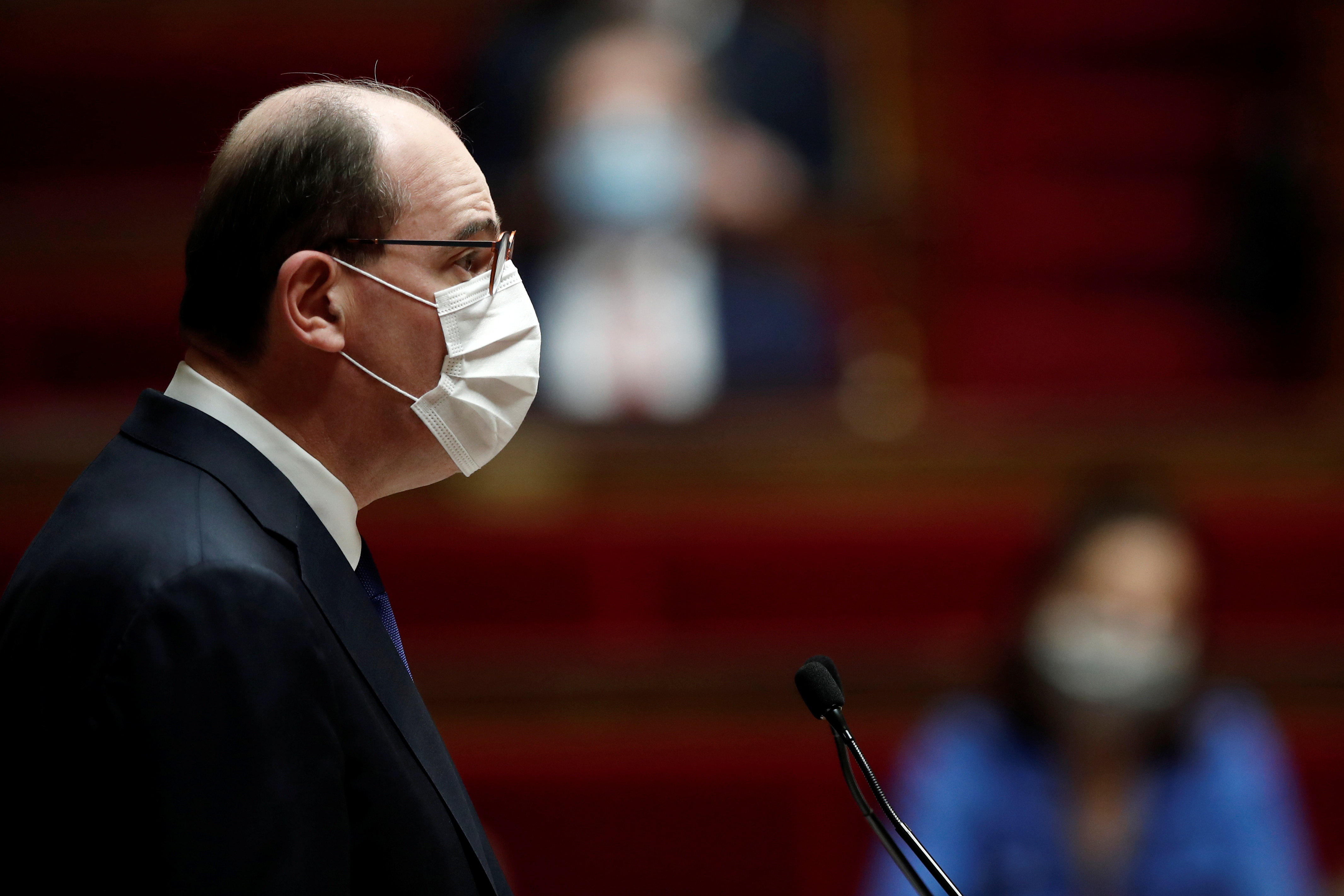 Castex annonce une levée progressive des restrictions