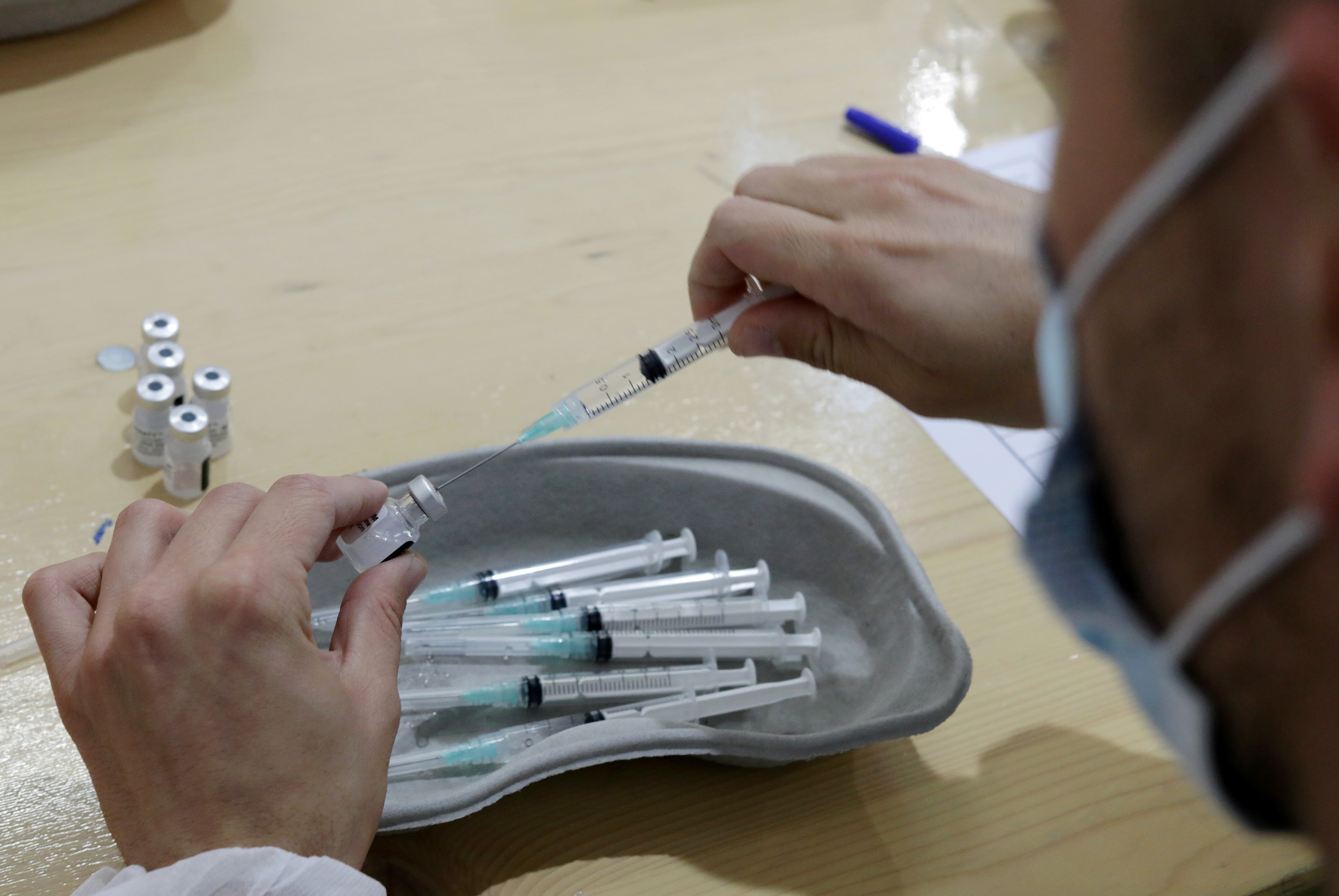 Covid-19 : tous les adultes pourront se faire vacciner à partir du 15 juin, annonce Macron