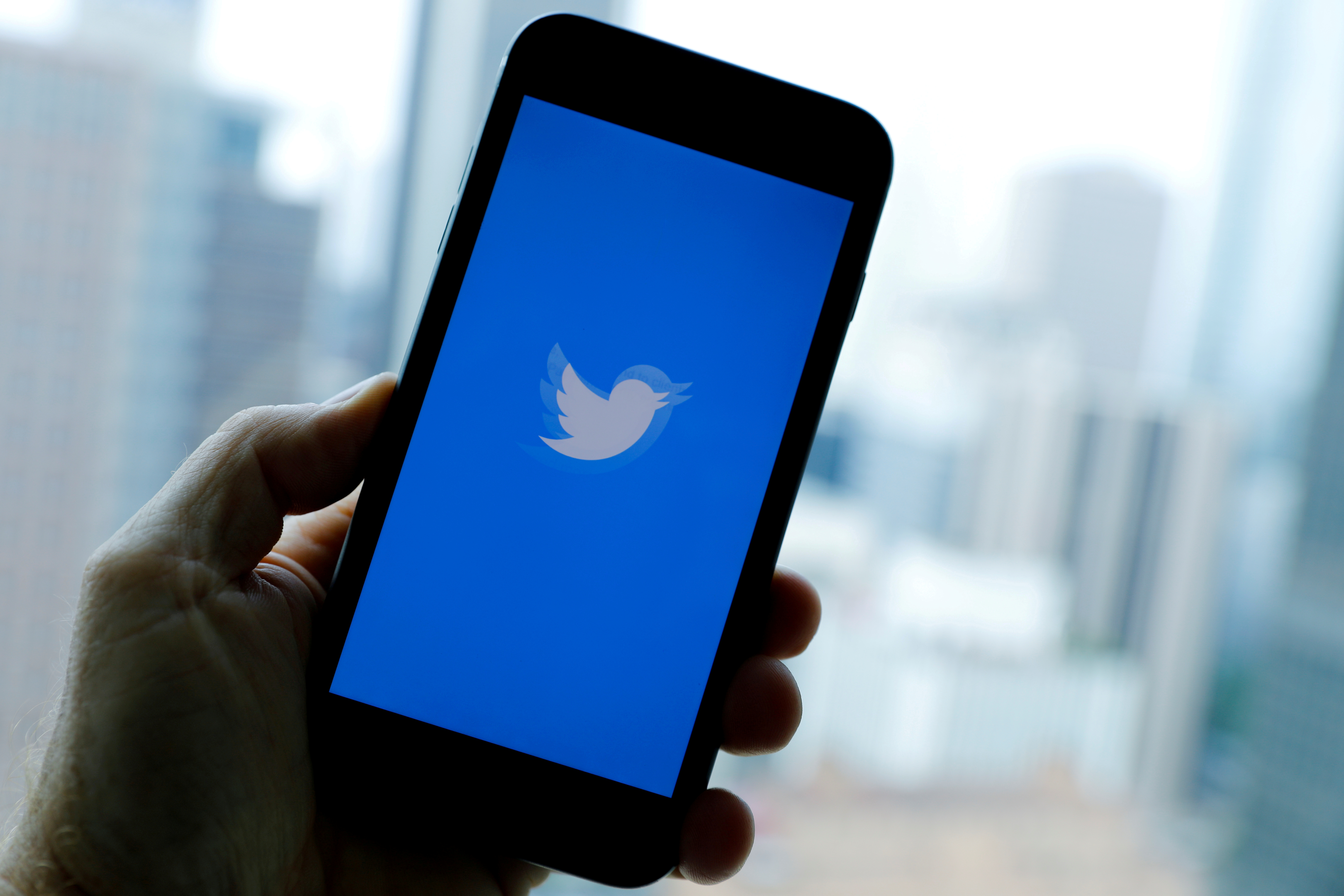 Haine en ligne: la justice française impose à Twitter de partager ses moyens de lutte