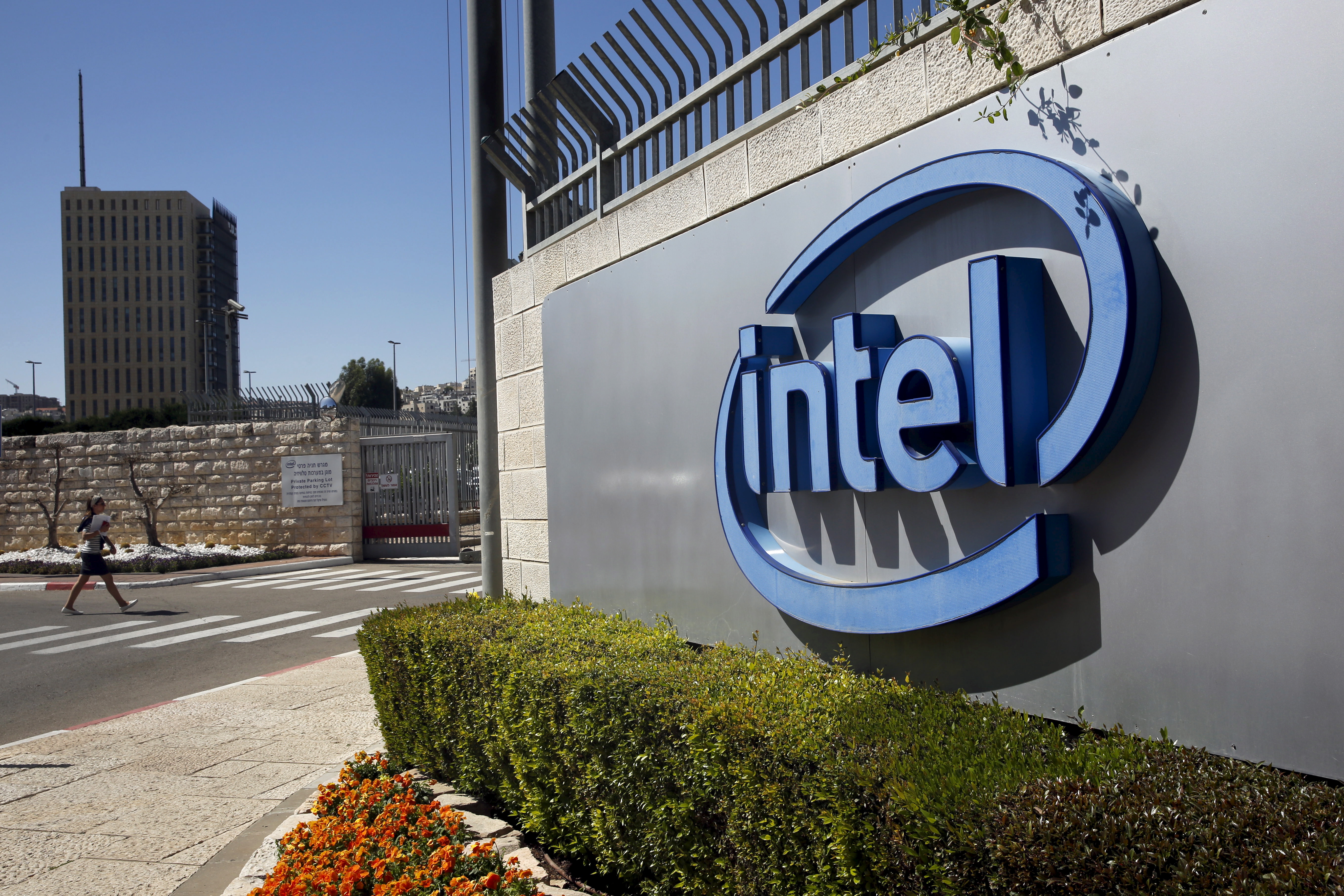 Semi-conducteurs: Intel va ouvrir une usine en Pologne, poussant encore sa stratégie de développement en Europe