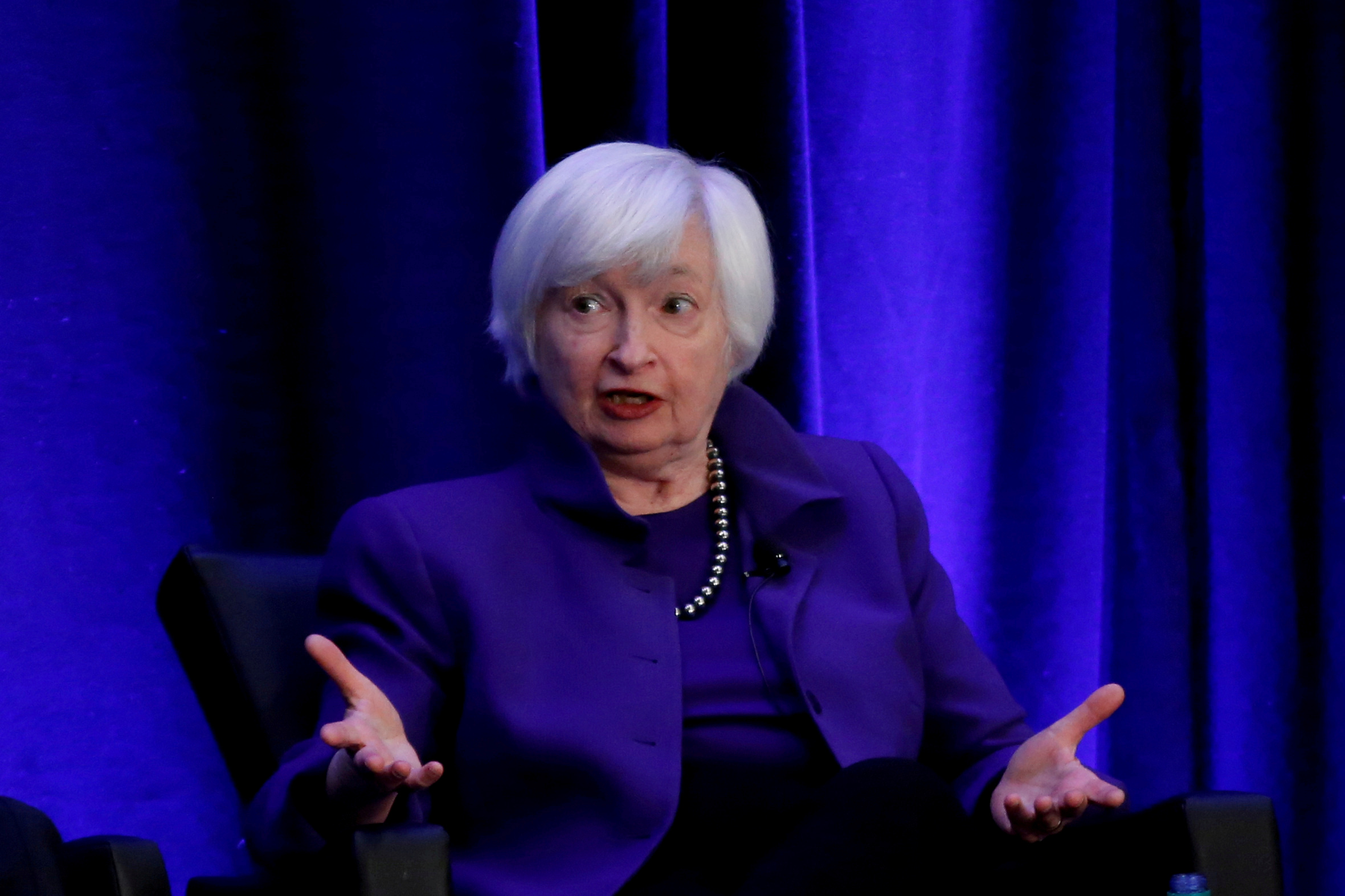 Janet Yellen n'exclut pas une hausse des taux d'intérêt pour éviter la surchauffe