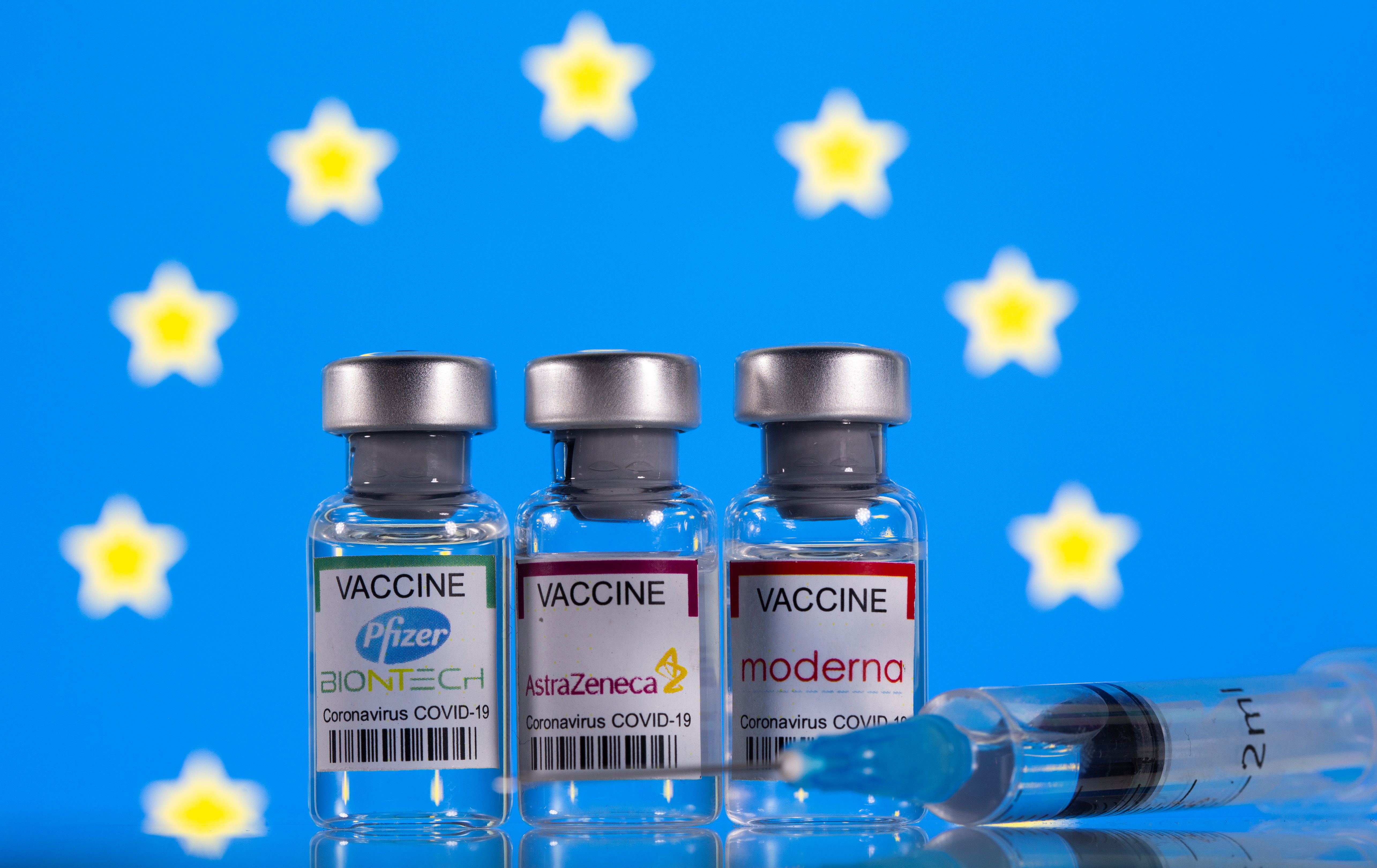 Vaccination: l'Europe signe un nouveau contrat avec Pfizer et espère rattraper les Etats-Unis