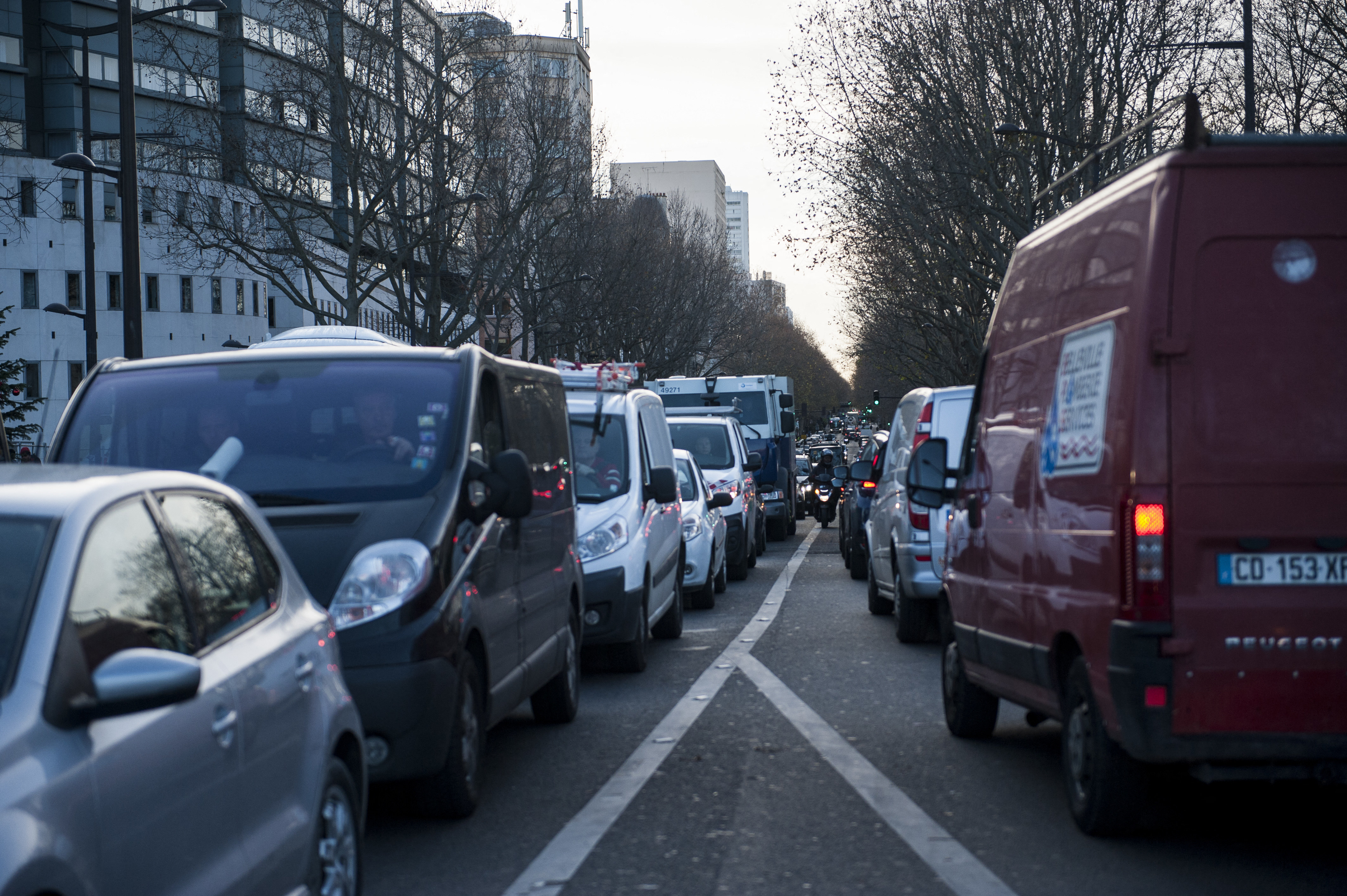 Stationnement à Paris: les deux-roues vont passer à la caisse, 3 euros l'heure dès 2022