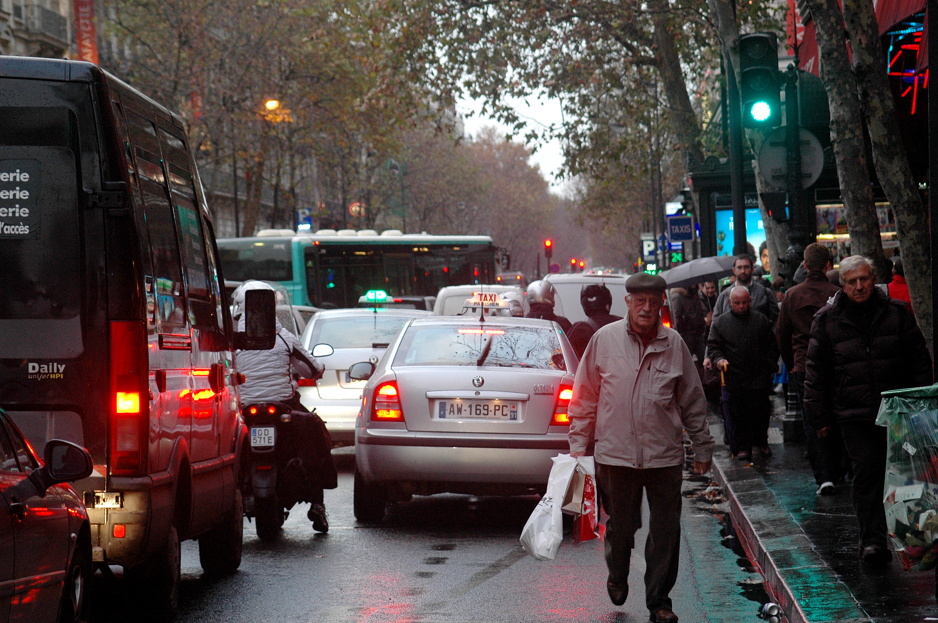 Hidalgo veut drastiquement réduire la circulation automobile dans le coeur de Paris dès 2022