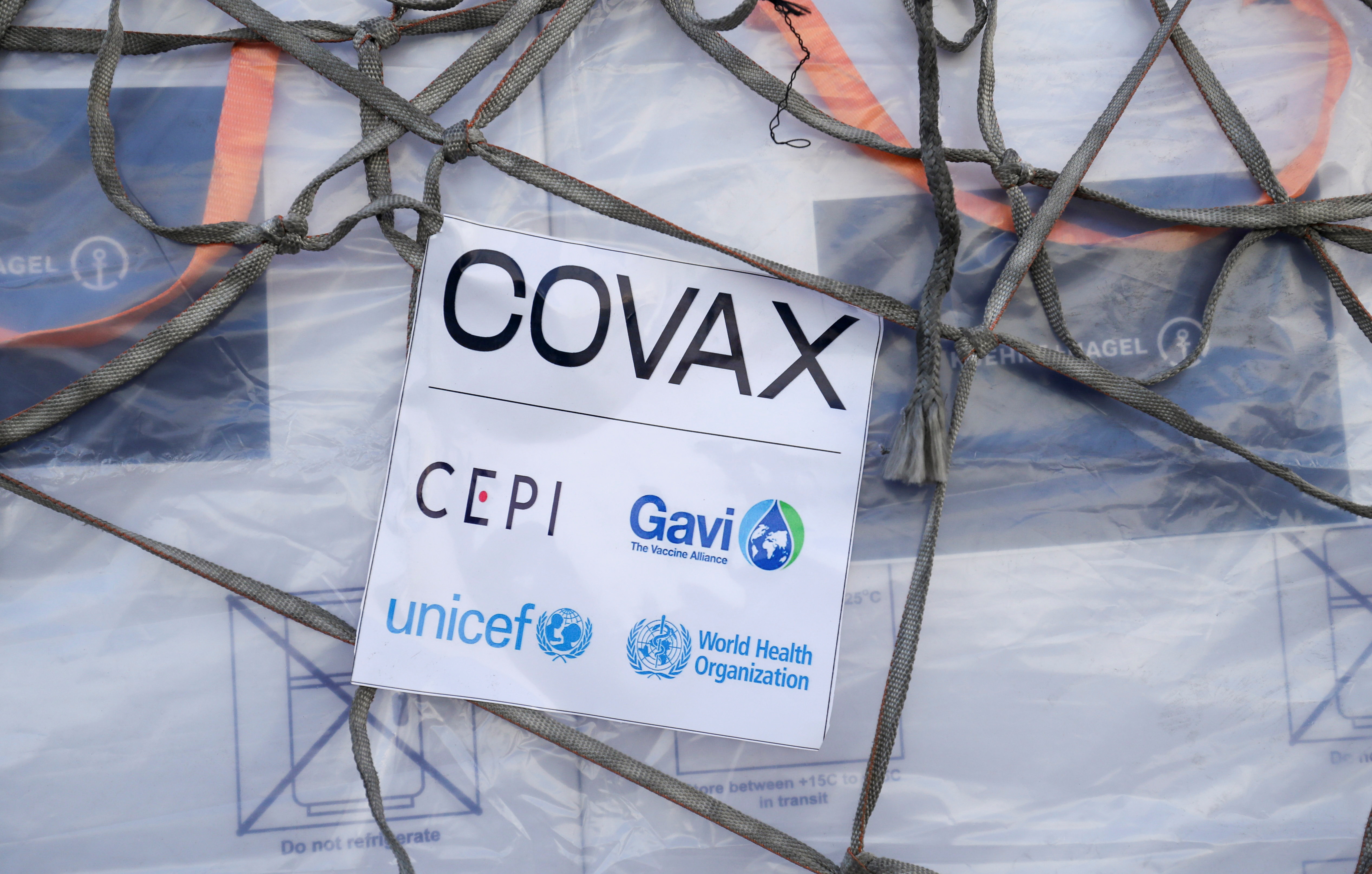 Covid-19 : l'OMS demande aux laboratoires de partager leurs vaccins avec Covax