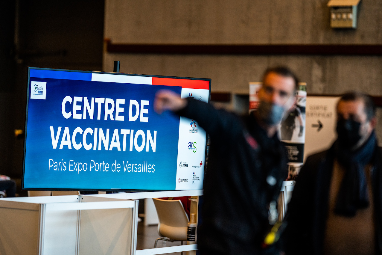 Vaccination : les prises de rendez-vous explosent depuis les annonces radicales de Macron