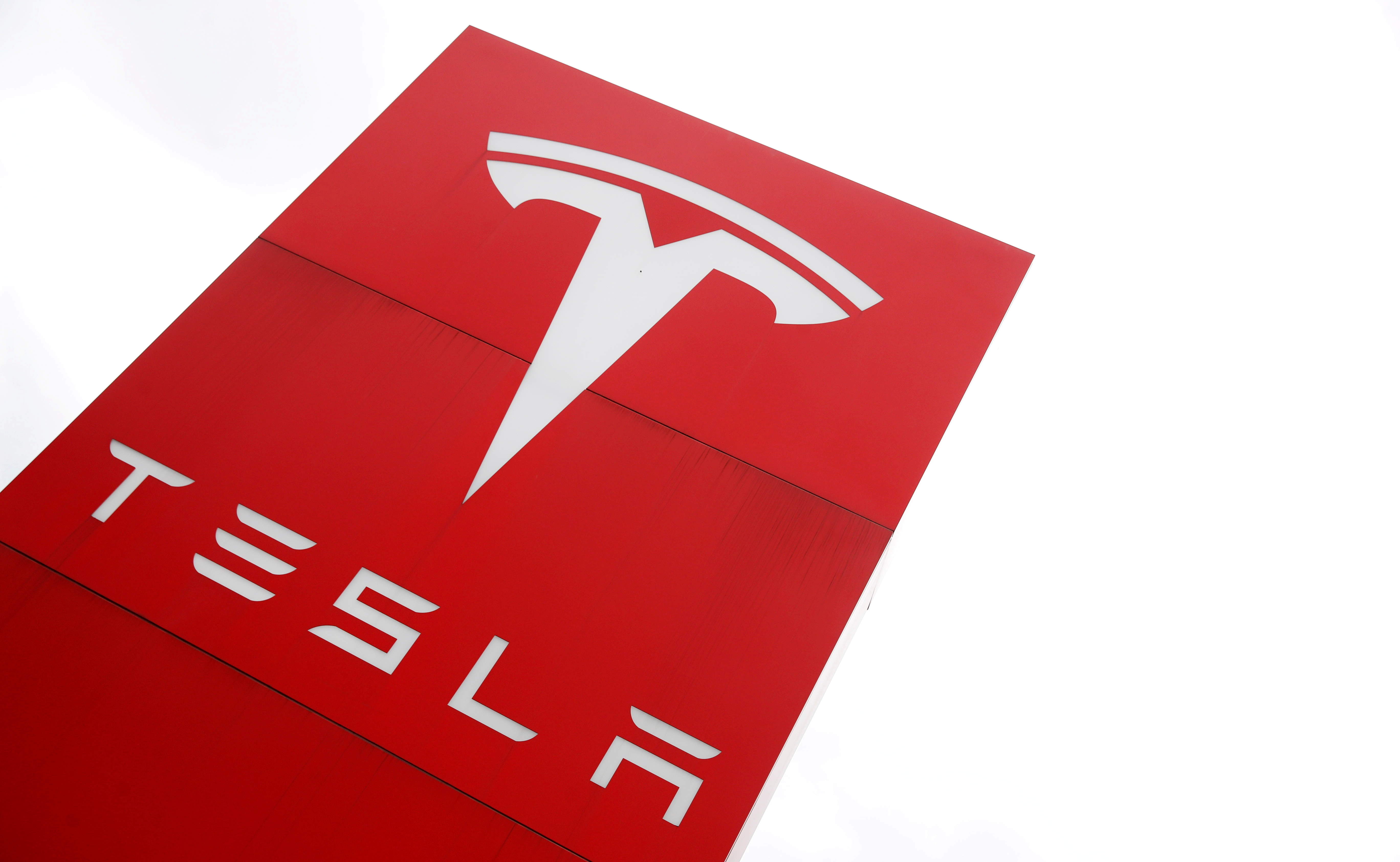 Comment Tesla déjoue la pénurie de semi-conducteurs et affiche des records de livraisons