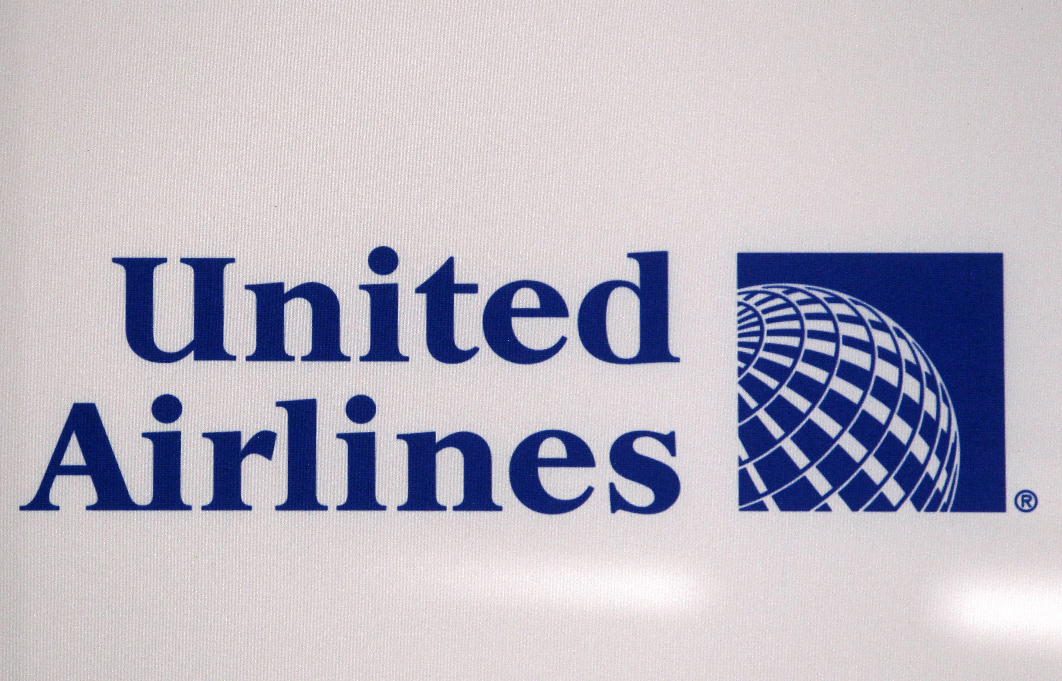 United Airlines brûle toujours du cash, mais mise sur un rebond du trafic aérien