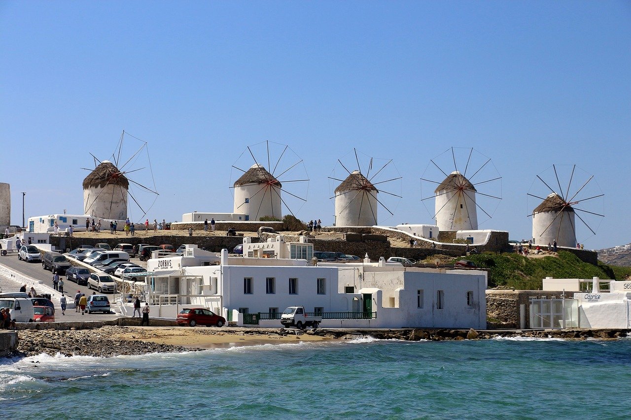 L'été du Covid : de Mykonos à La Mecque en passant par l'Europe, le retour des restrictions