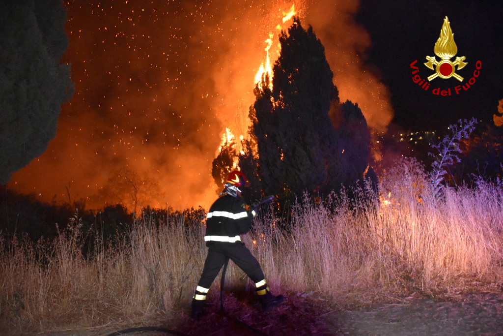 Pic de chaleur en Italie où les pompiers affrontent plus de 500 incendies