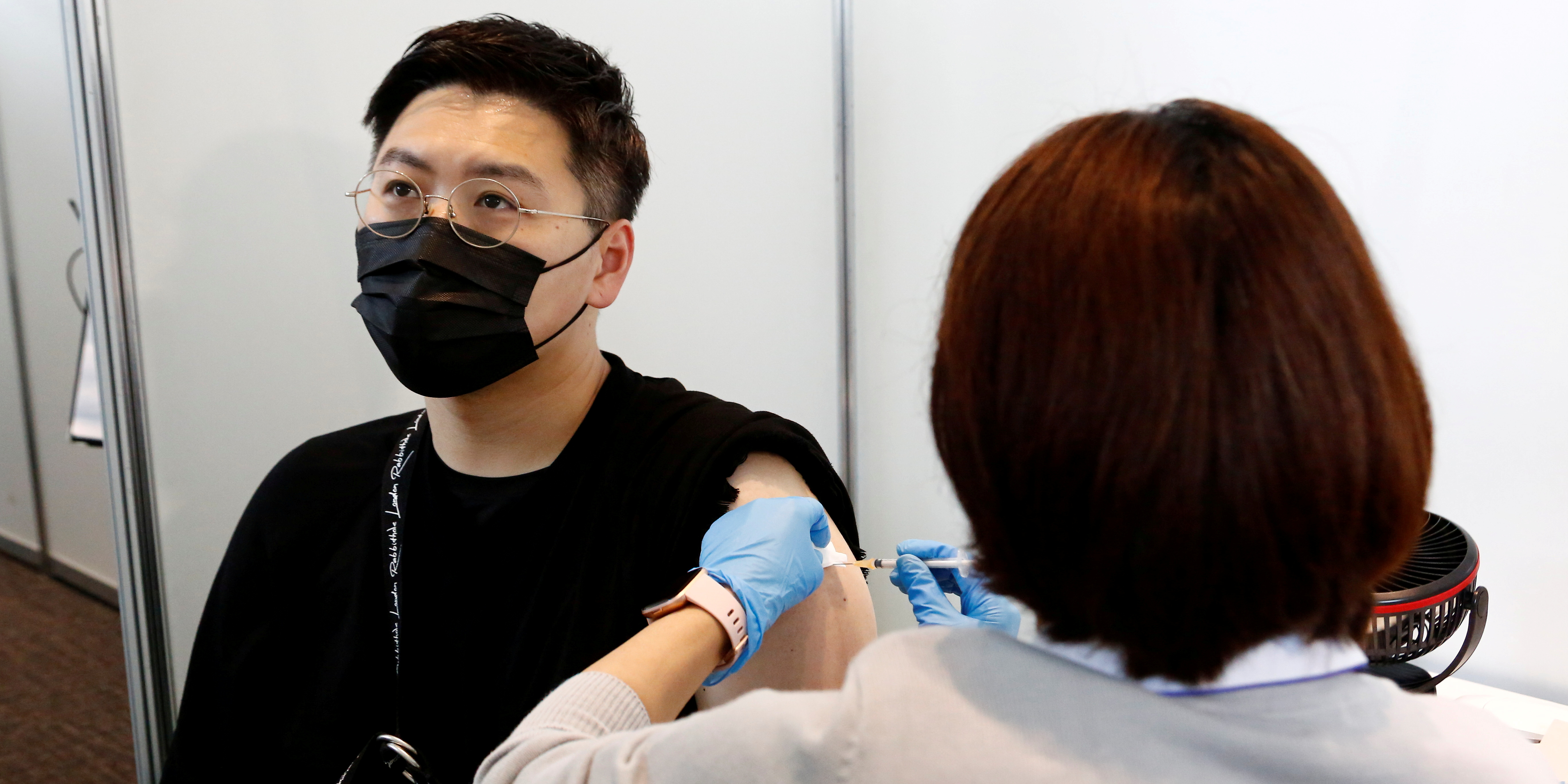 Vaccin Moderna: le Japon découvre (et suspend) de nouveaux lots contaminés