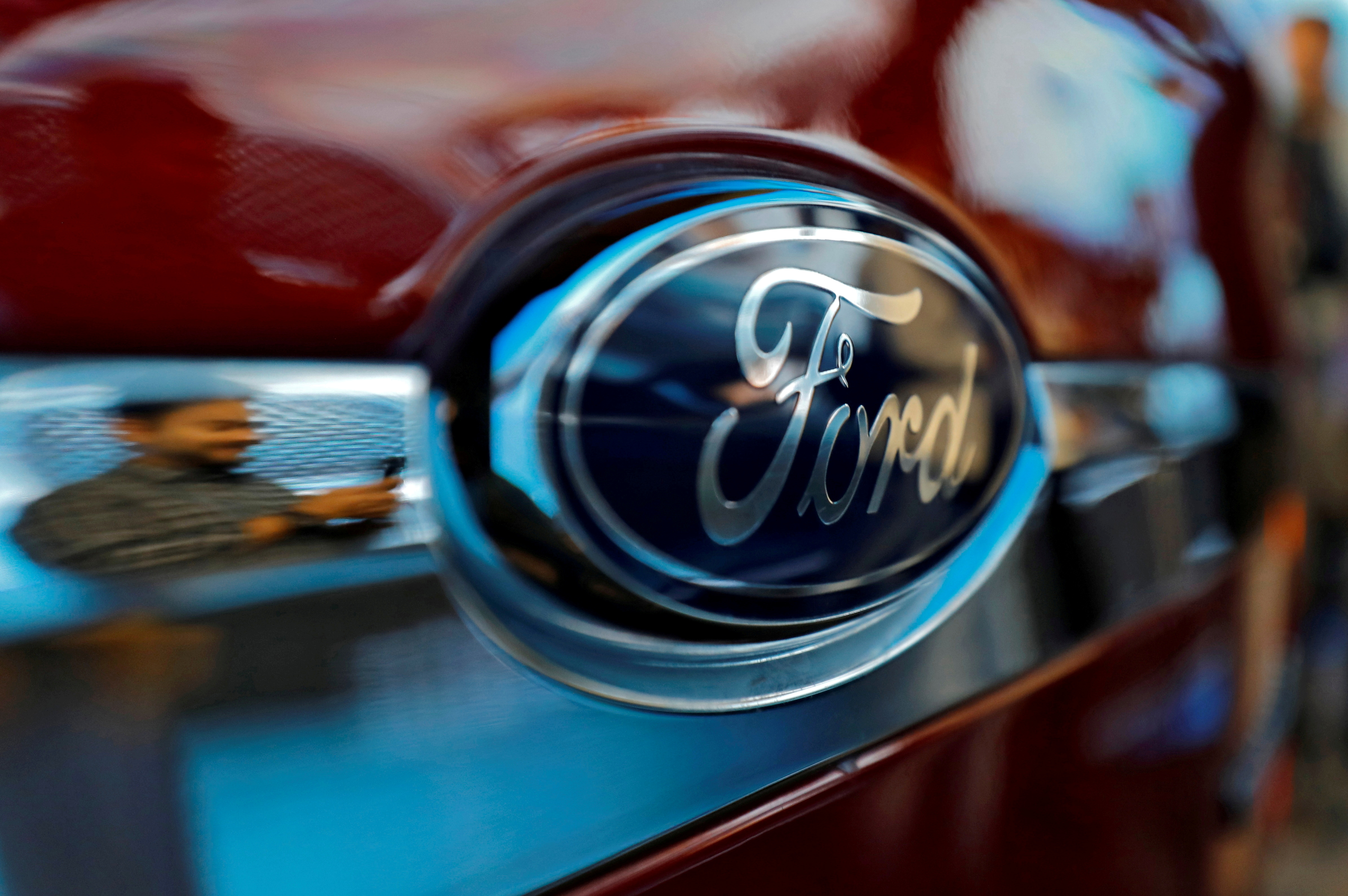 Ford subit la crise des semi-conducteurs et ralentit sa production