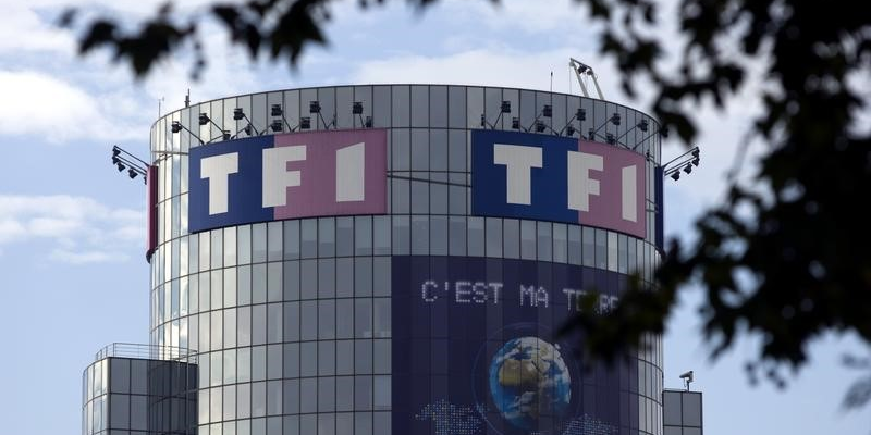 En rachetant 5% de TF1, Kretinsky étend ses tentacules dans le paysage médiatique