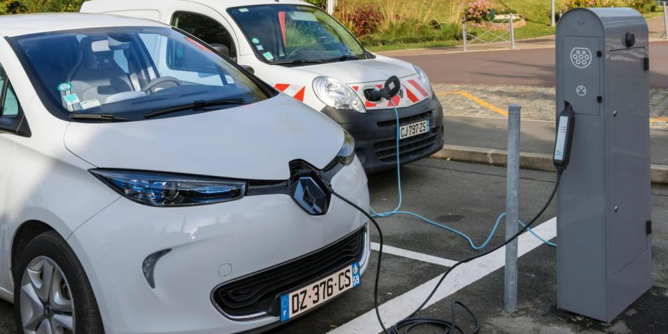 Voiture électrique en Hauts-de-France : le réseau de bornes de recharge monte en puissance dans la concertation