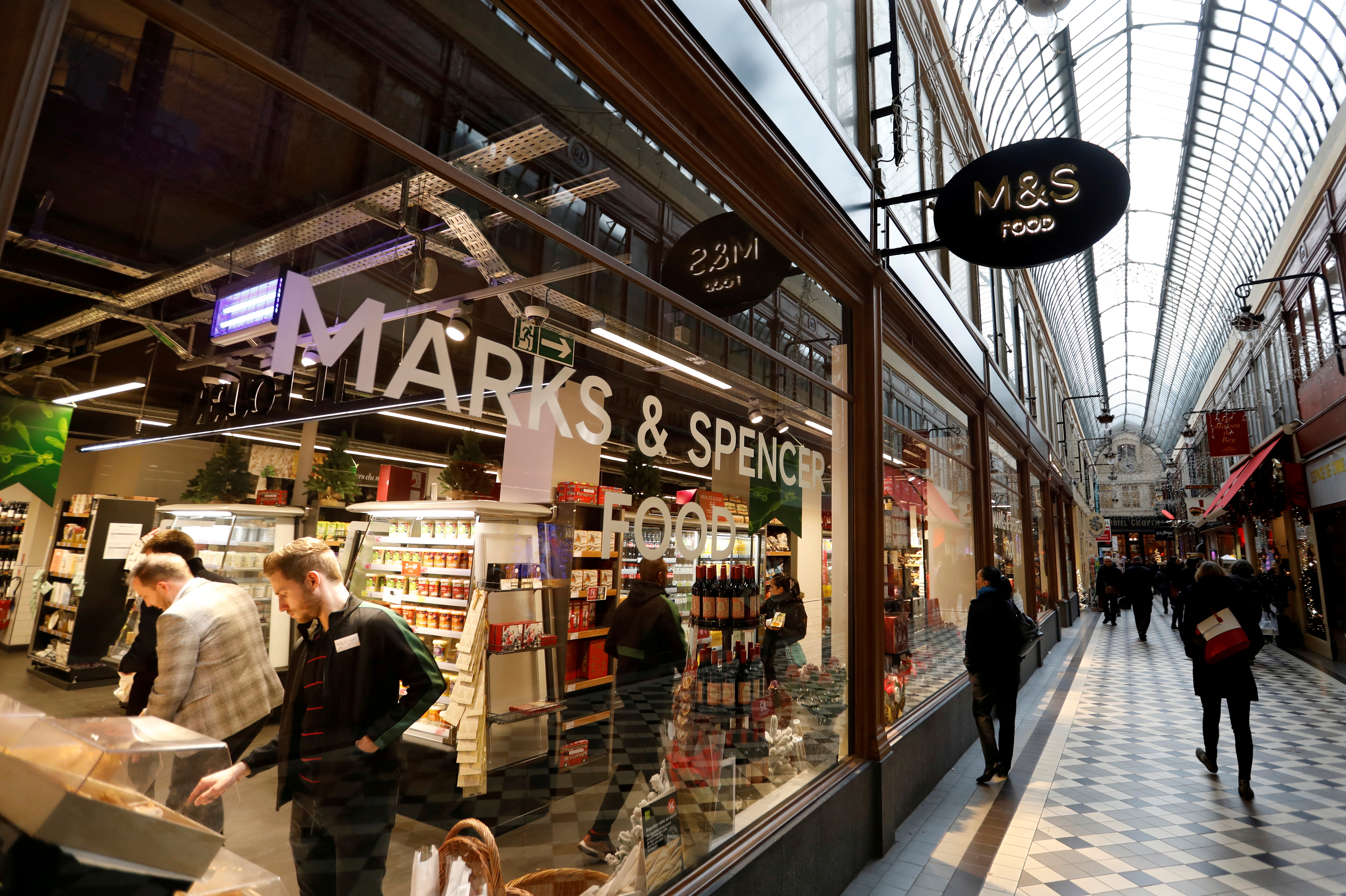 Marks & Spencer réduit une nouvelle fois la voilure et ferme 11 magasins en France