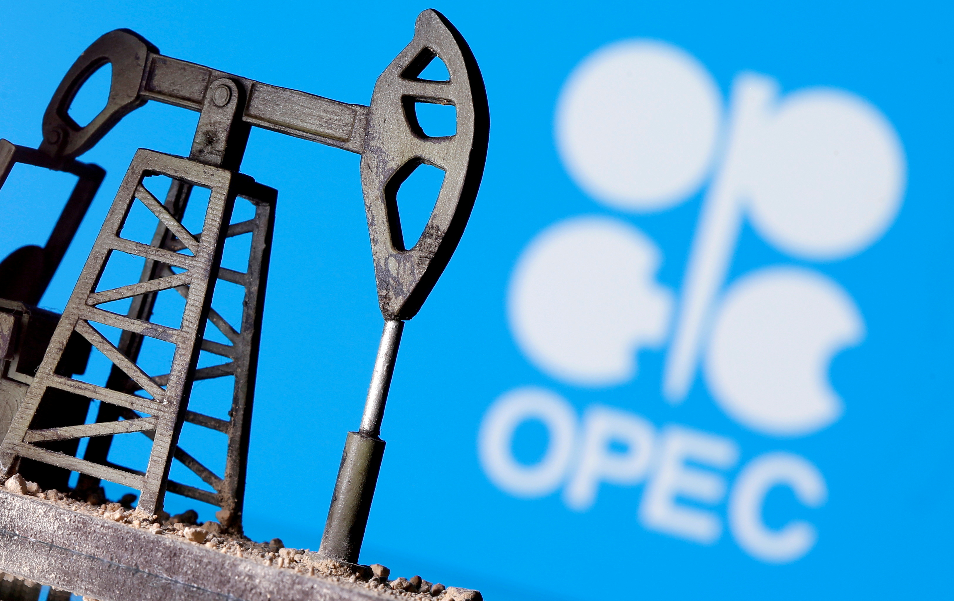 L'Opep+ réduit son offre de pétrole pour la première fois depuis un an