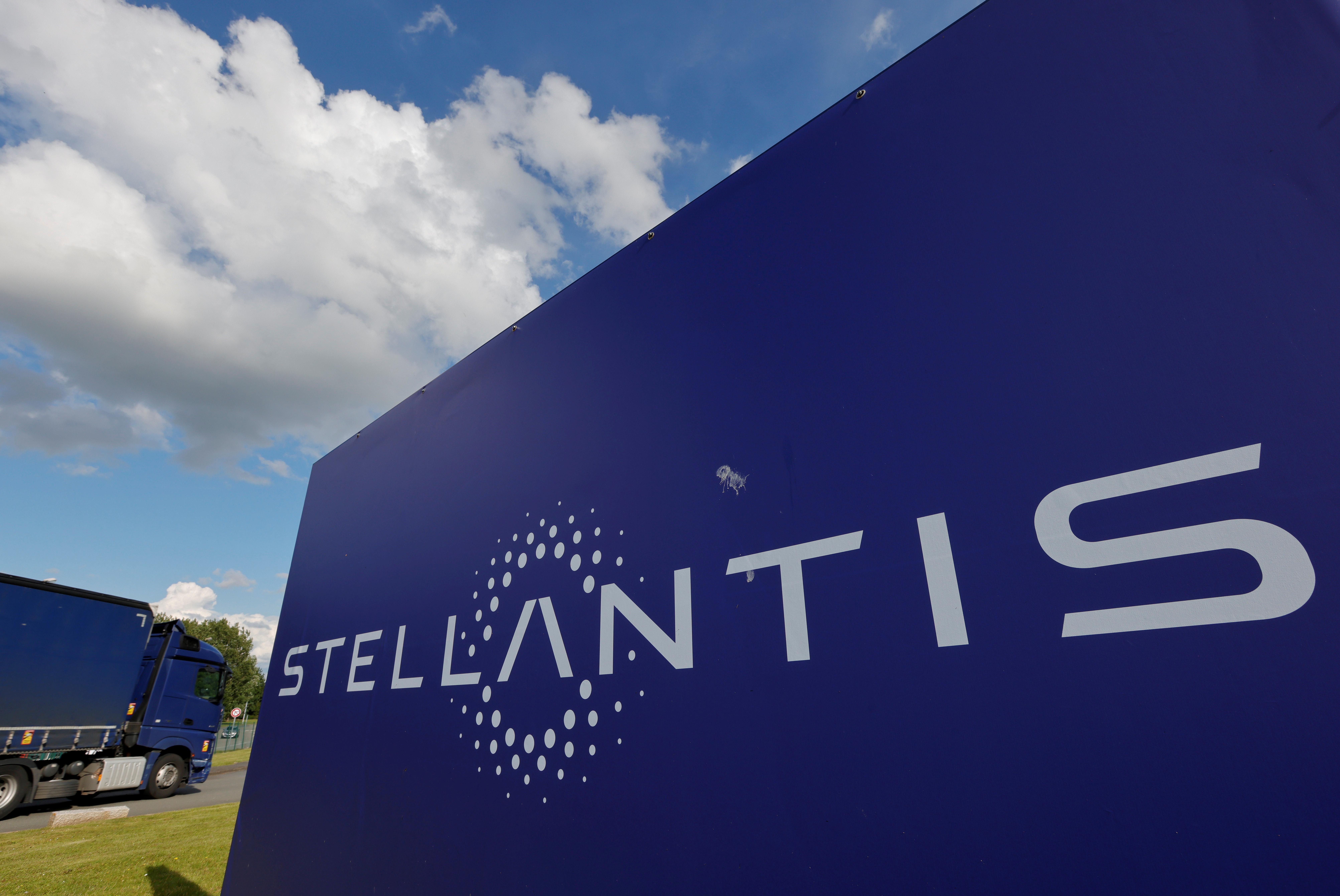 Voiture électrique : Stellantis renforce sa mutation avec une nouvelle usine de batteries aux États-Unis