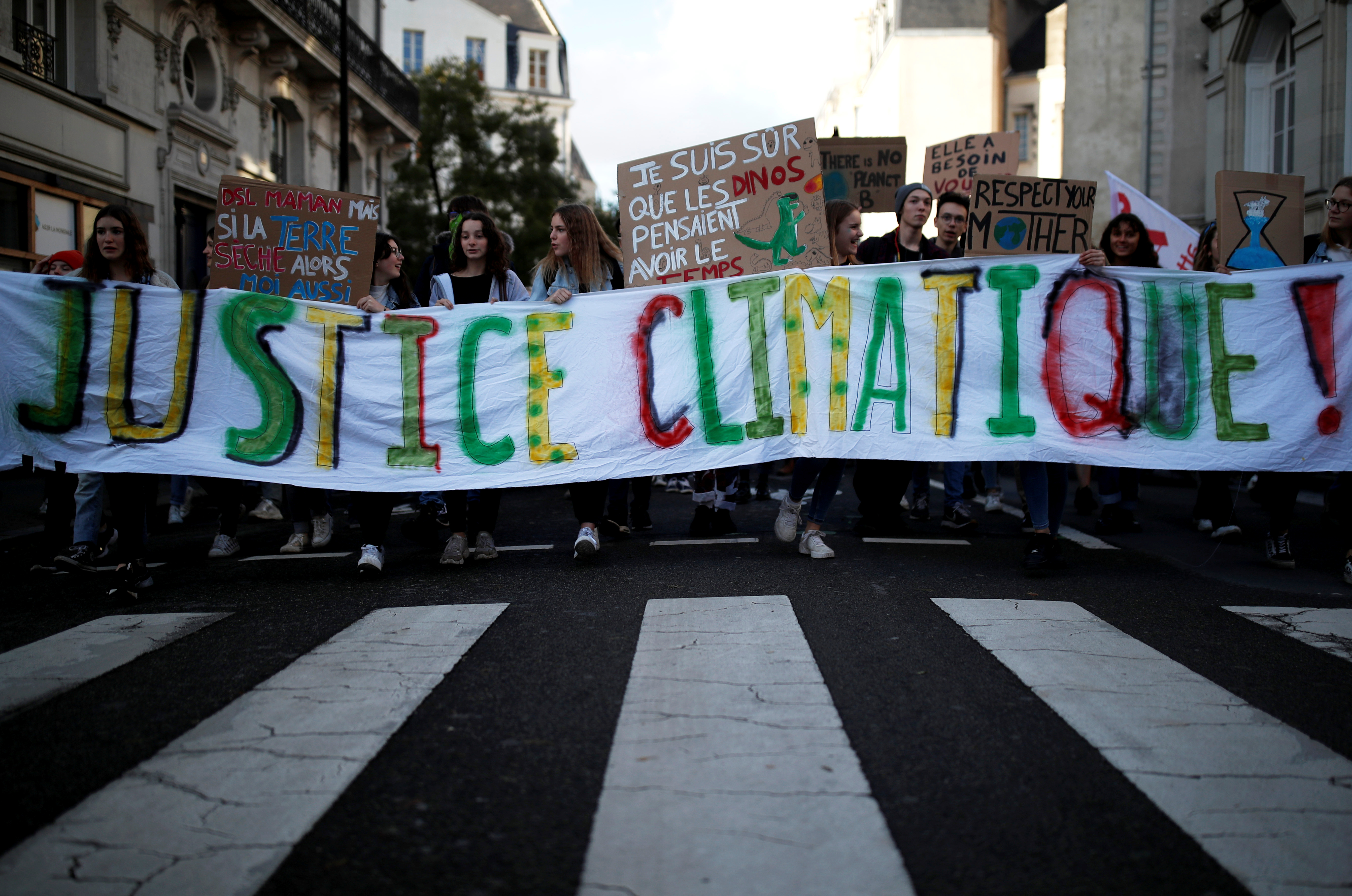 Lutte contre le réchauffement climatique : la justice condamne la France à tenir ses engagements