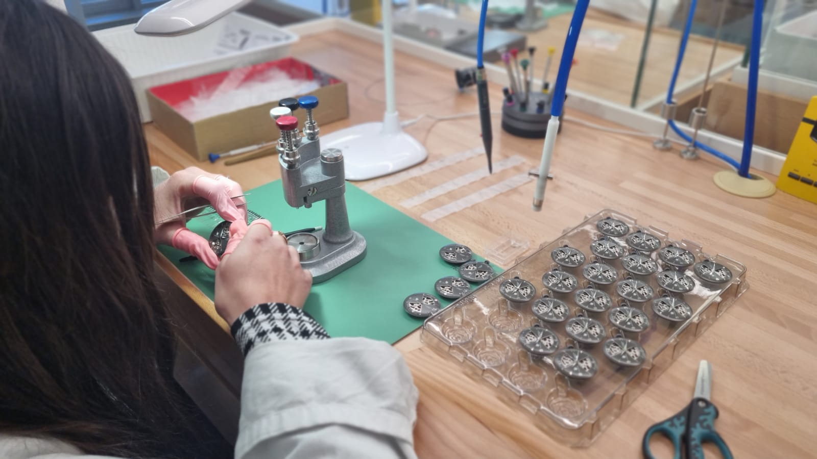 « Redevenir une marque française qui pèse » : les montres Lip reparient sur la production locale