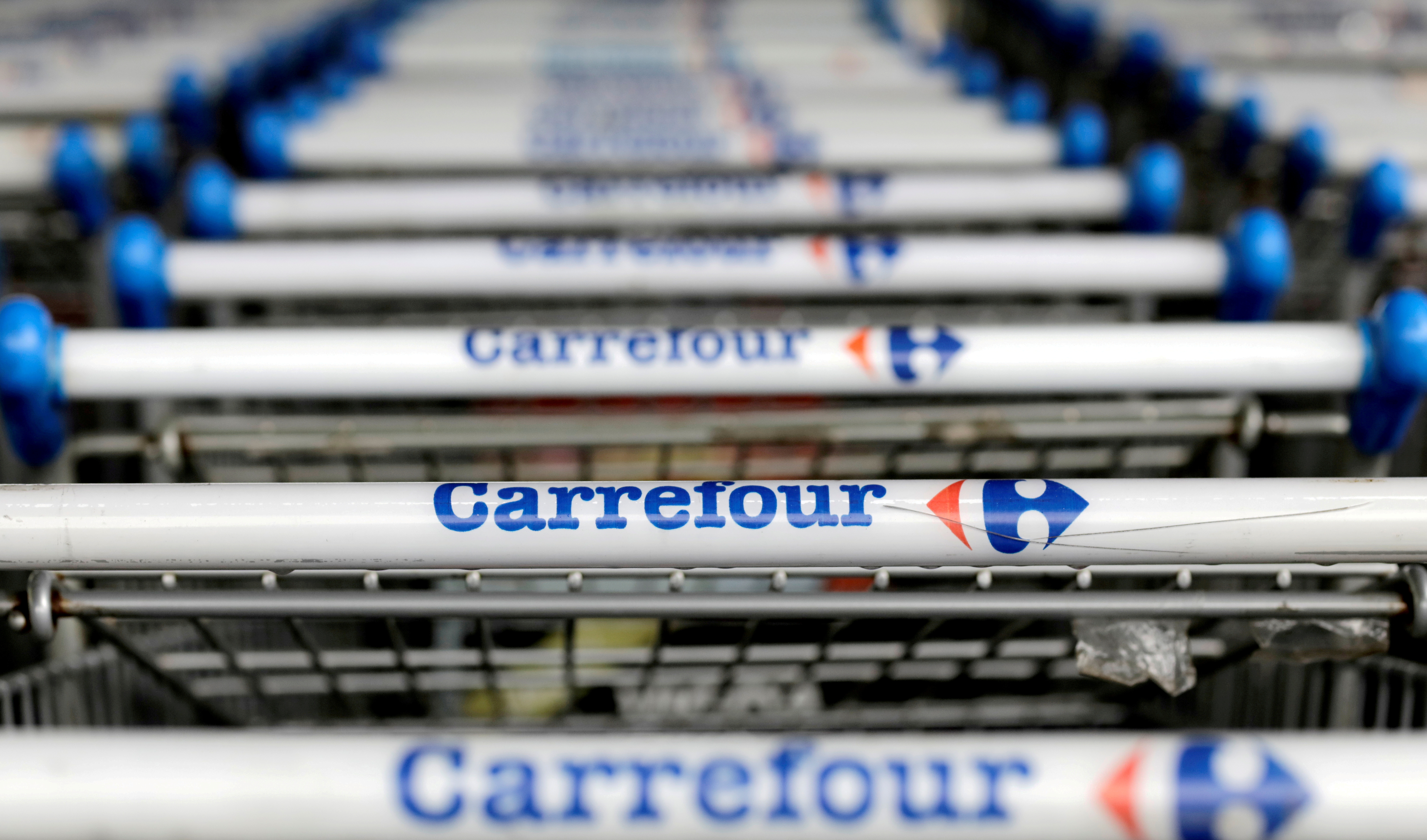 E-commerce: Carrefour met les bouchées doubles et s'associe à Meta, la maison-mère de Facebook