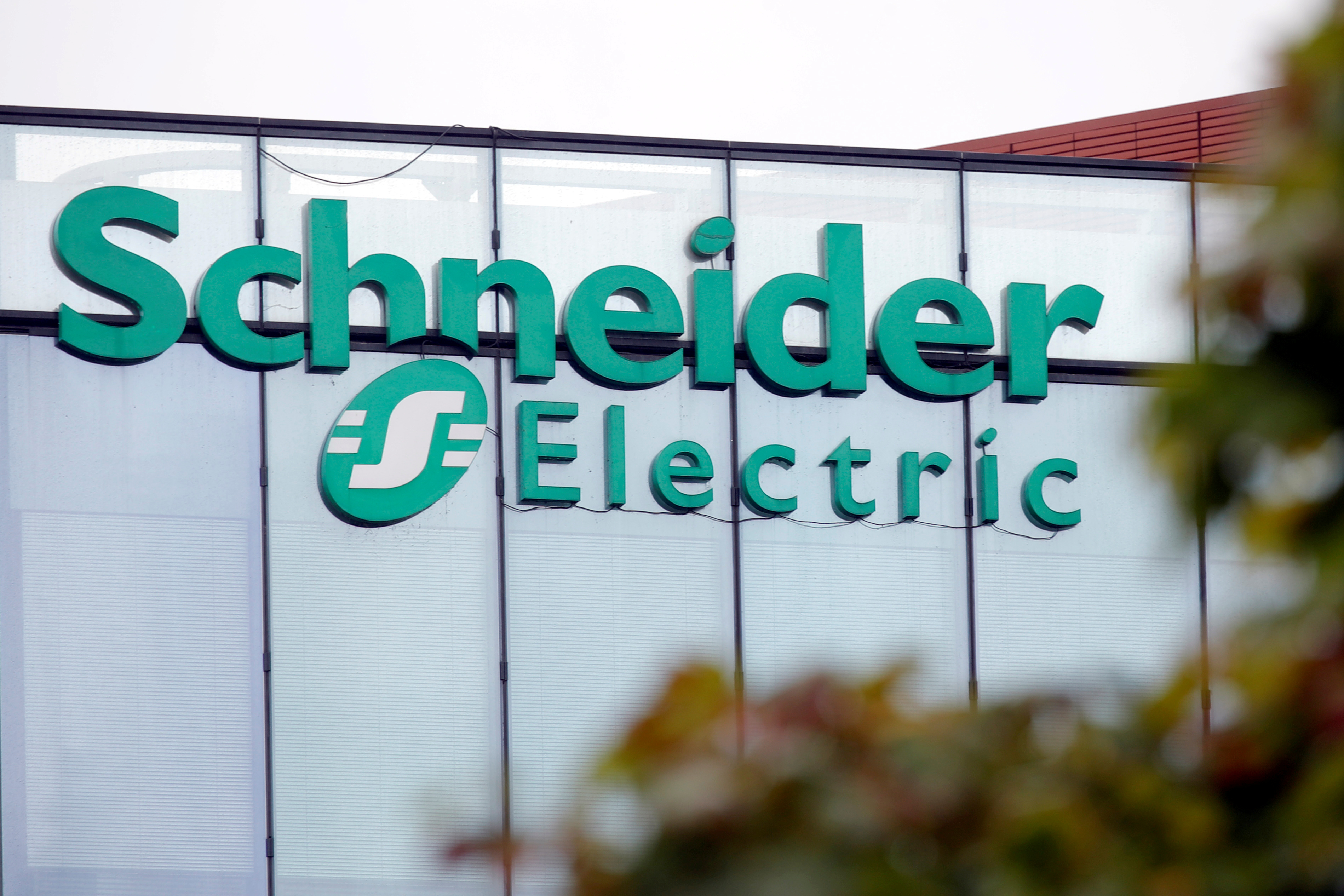 Après Renault, Schneider Electric s'apprête à céder son entité russe... à son management local