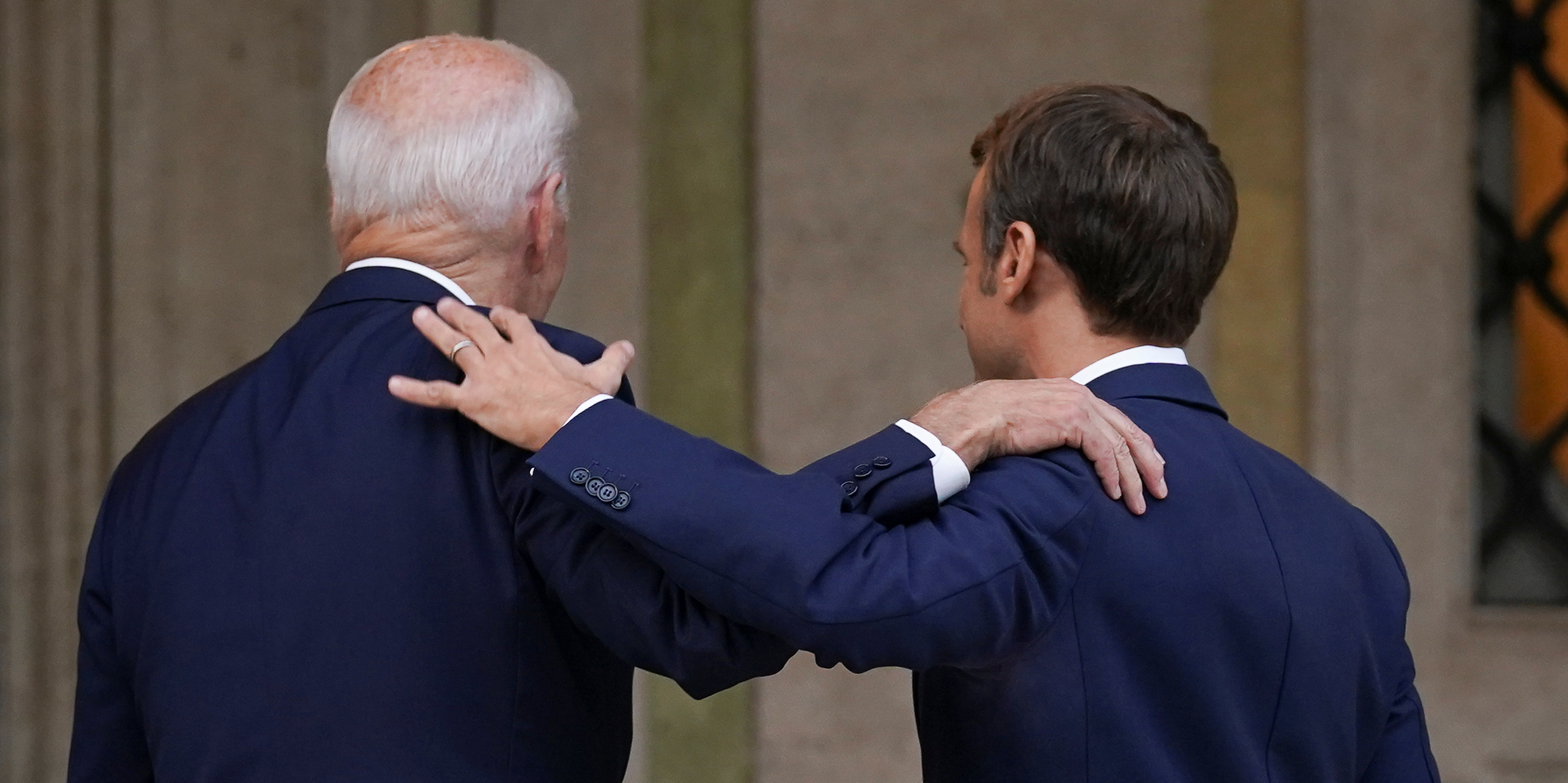 En marge du G20, Macron et Biden affichent leur réconciliation