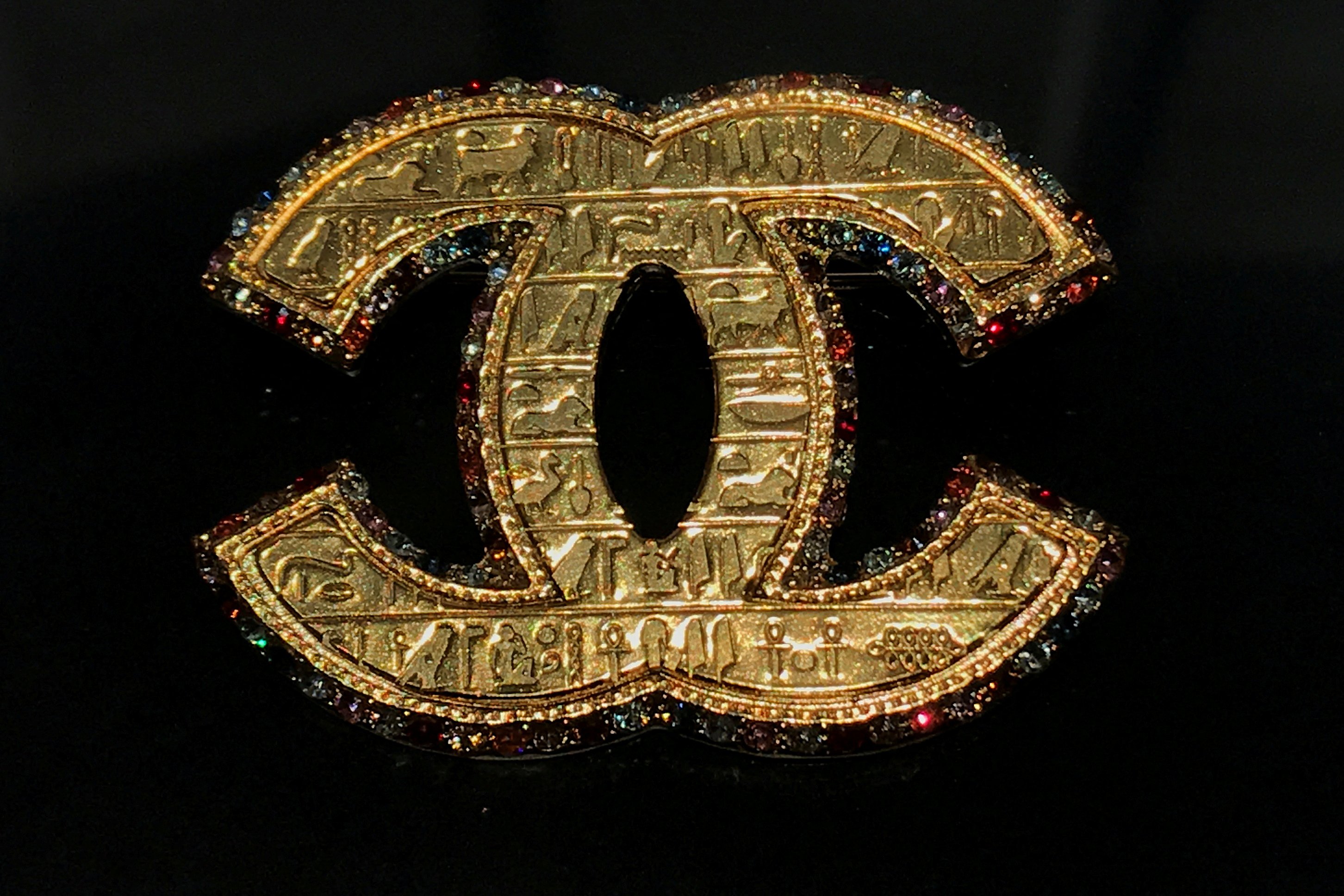 Le bénéfice de Chanel s'effondre, la crise gagne l'ultra luxe