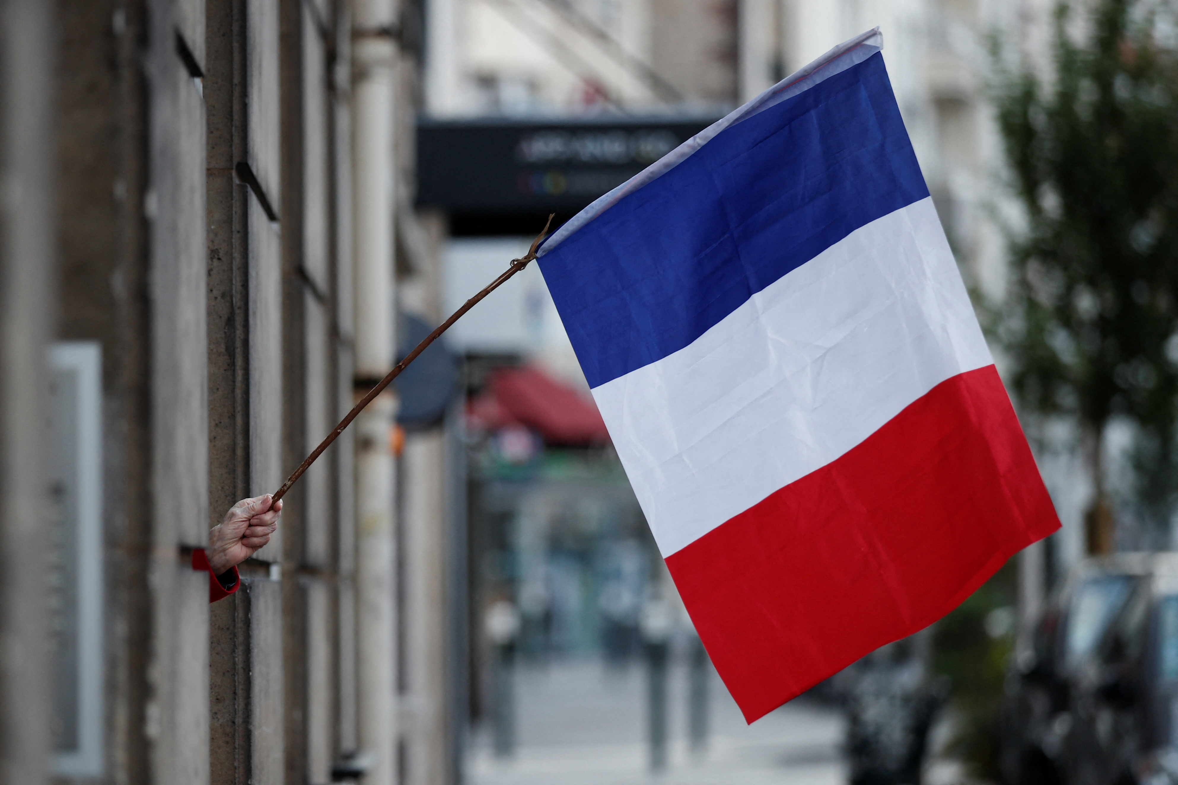 Plombé par l'inflation, le moral des Français ne cesse de chuter