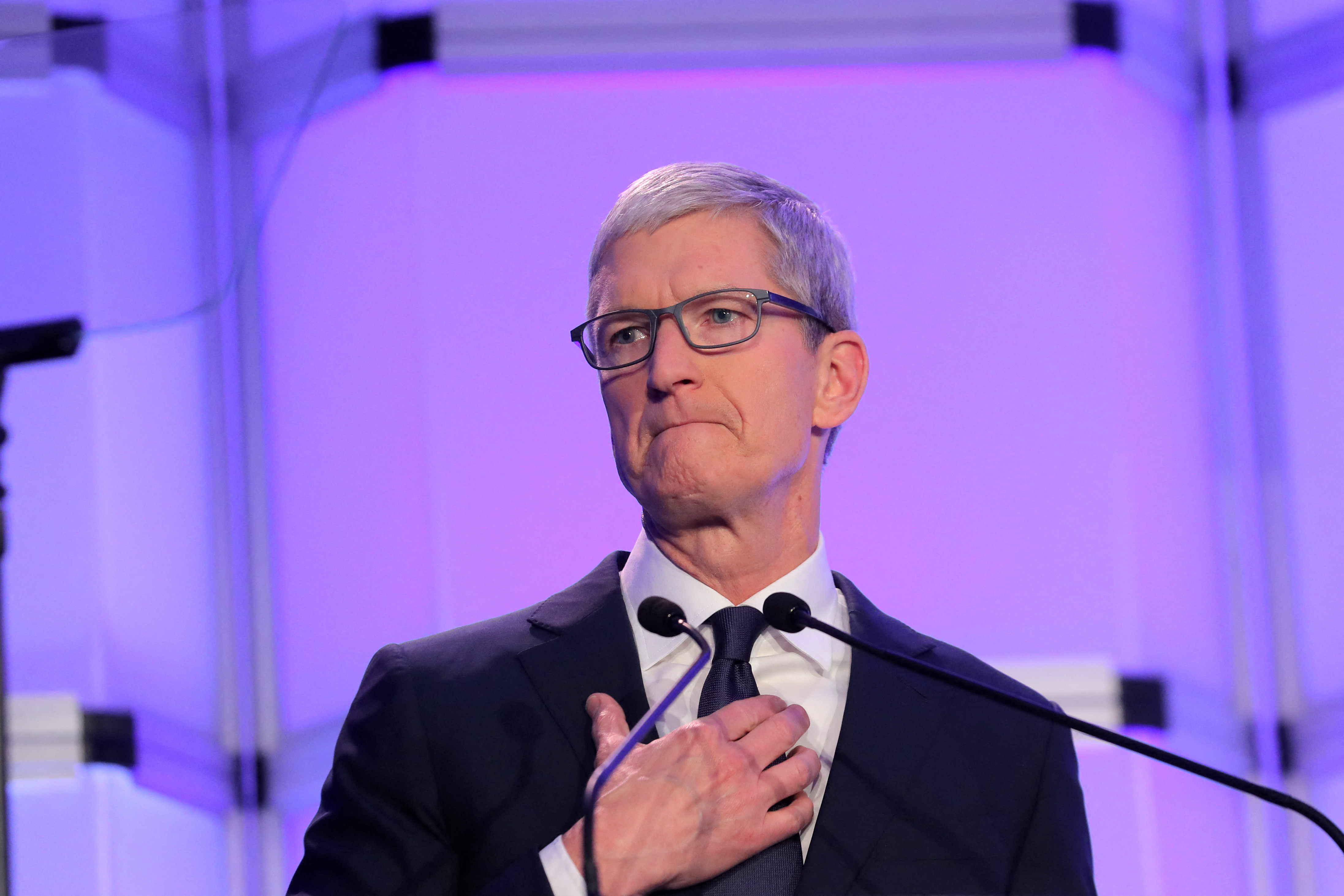 Record pour un dirigeant : le patron d'Apple, Tim Cook, va toucher 100 millions de dollars