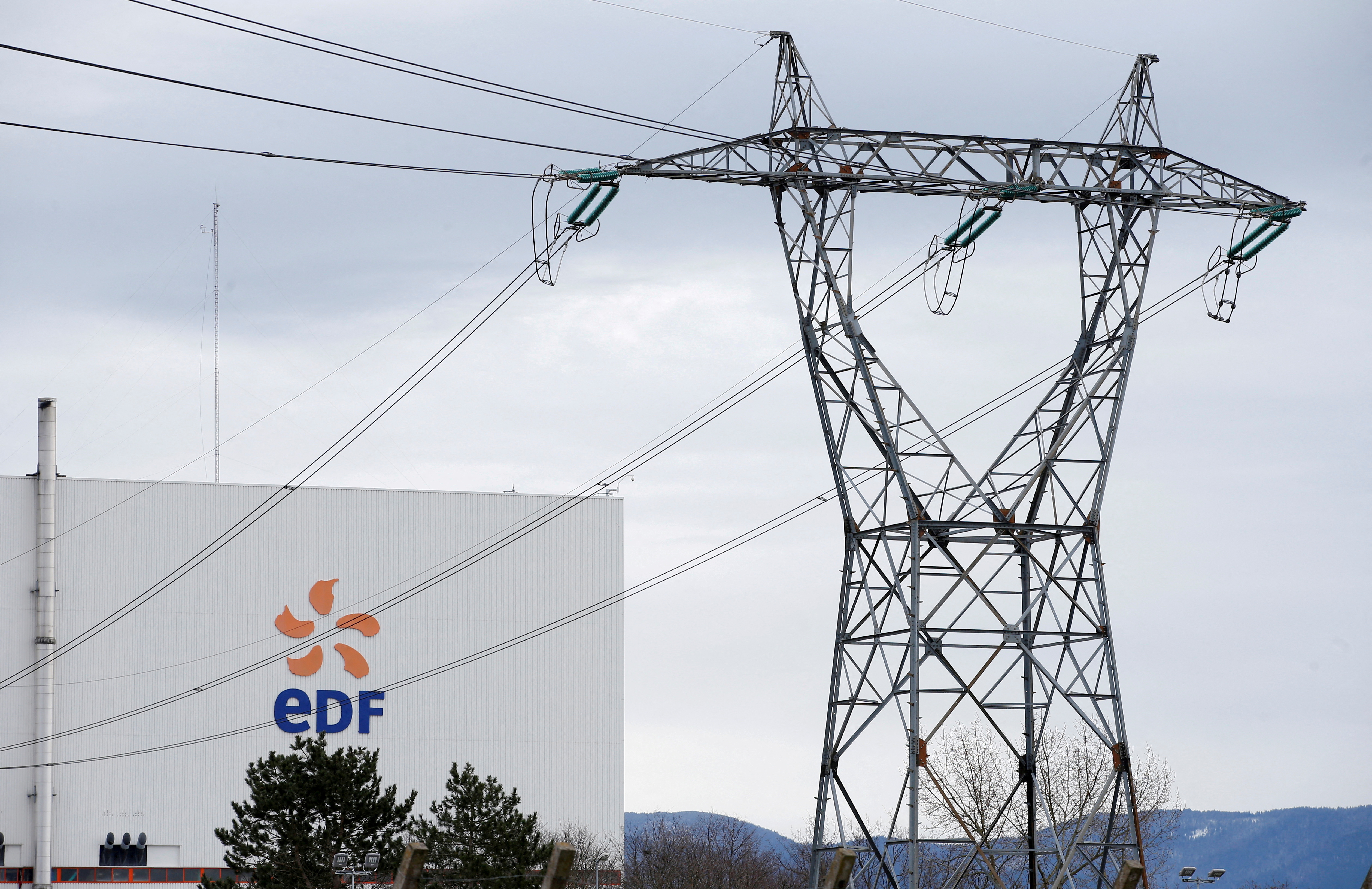 EDF révise à nouveau à la baisse sa production nucléaire pour 2022 (et abaissera dès que possible