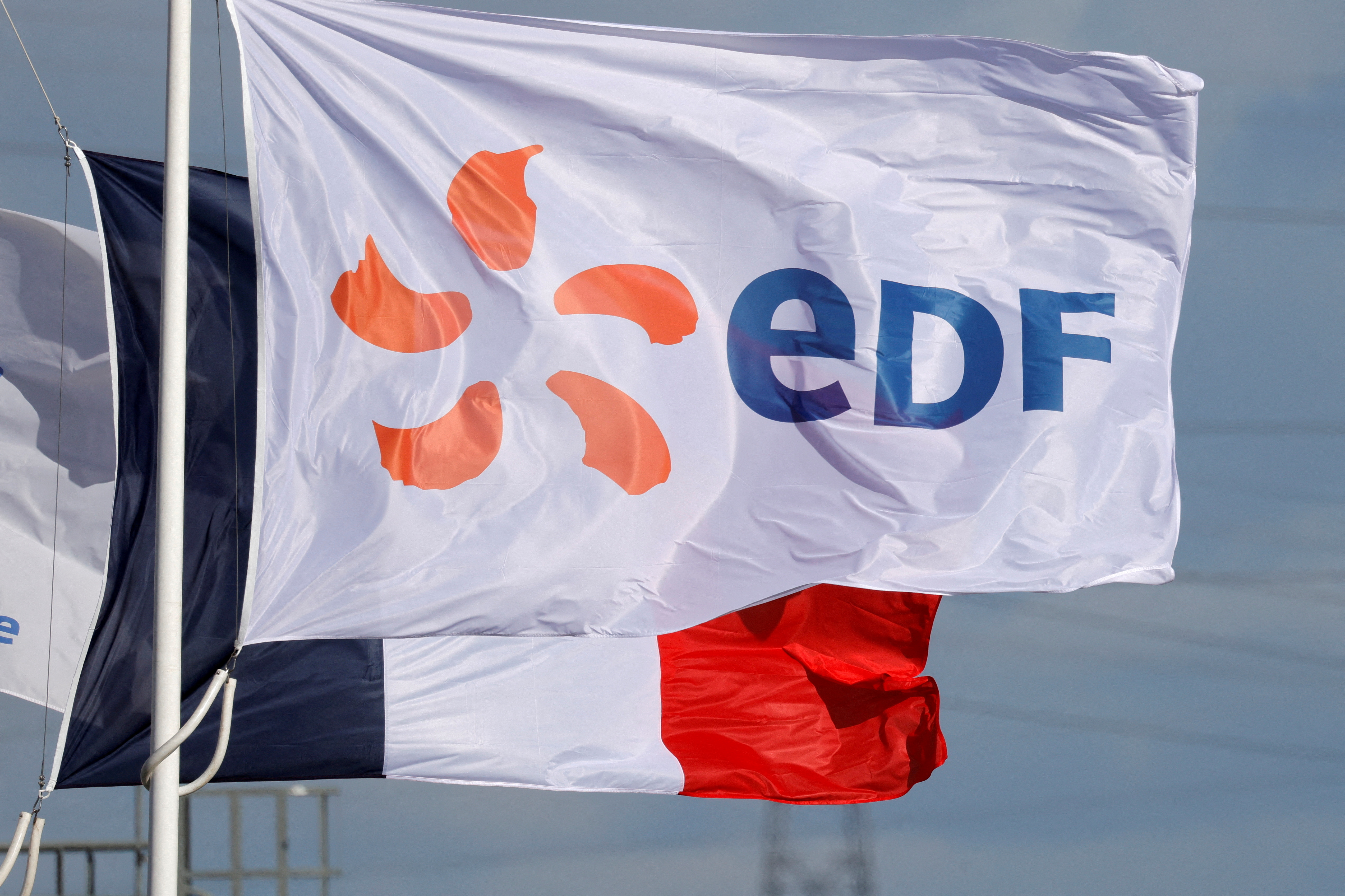 EDF : les salariés somment Elisabeth Borne d'avoir 