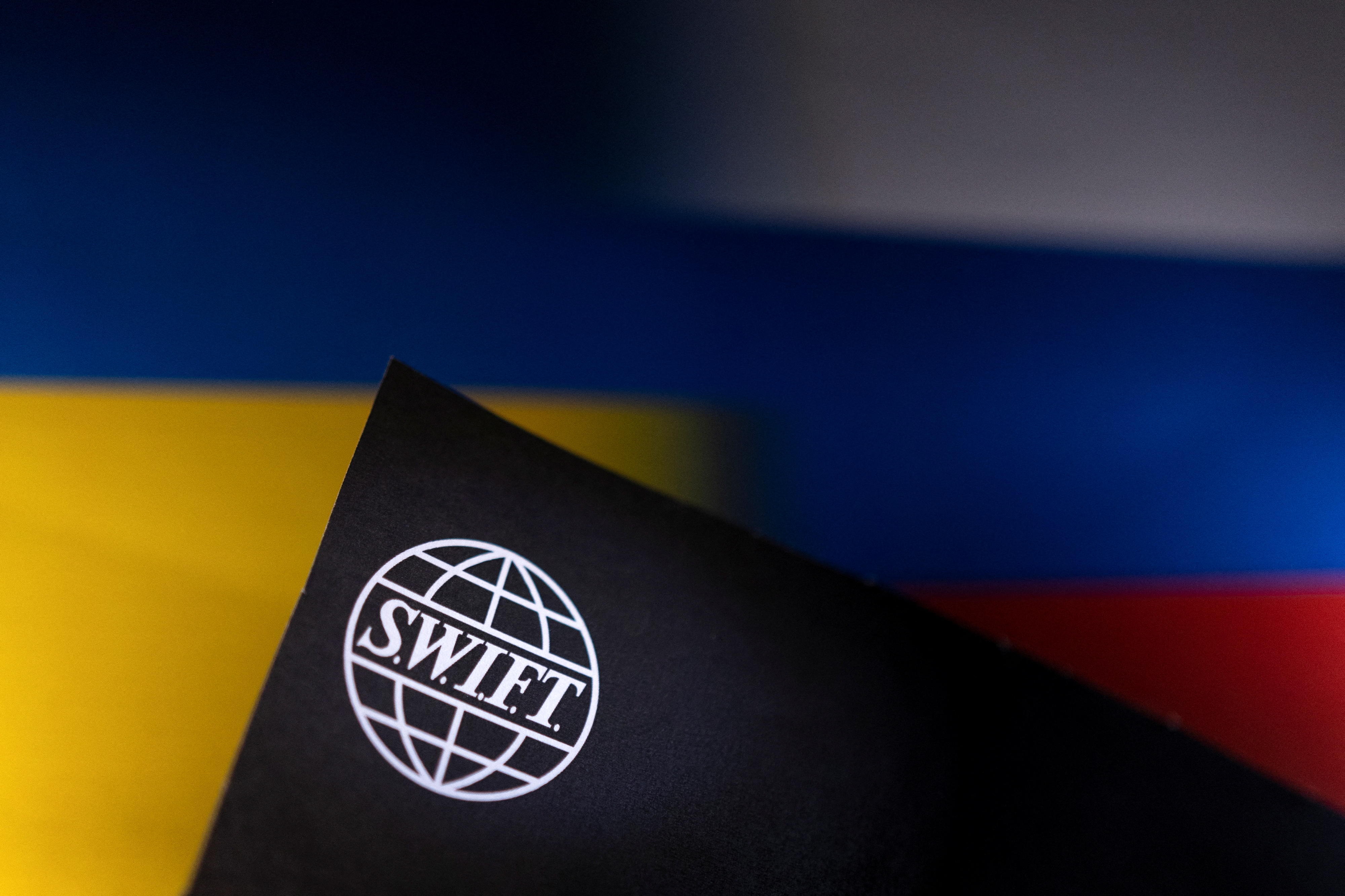 Ukraine : les pays occidentaux débranchent la Russie du réseau interbancaire Swift (l'arme nucléaire économique)