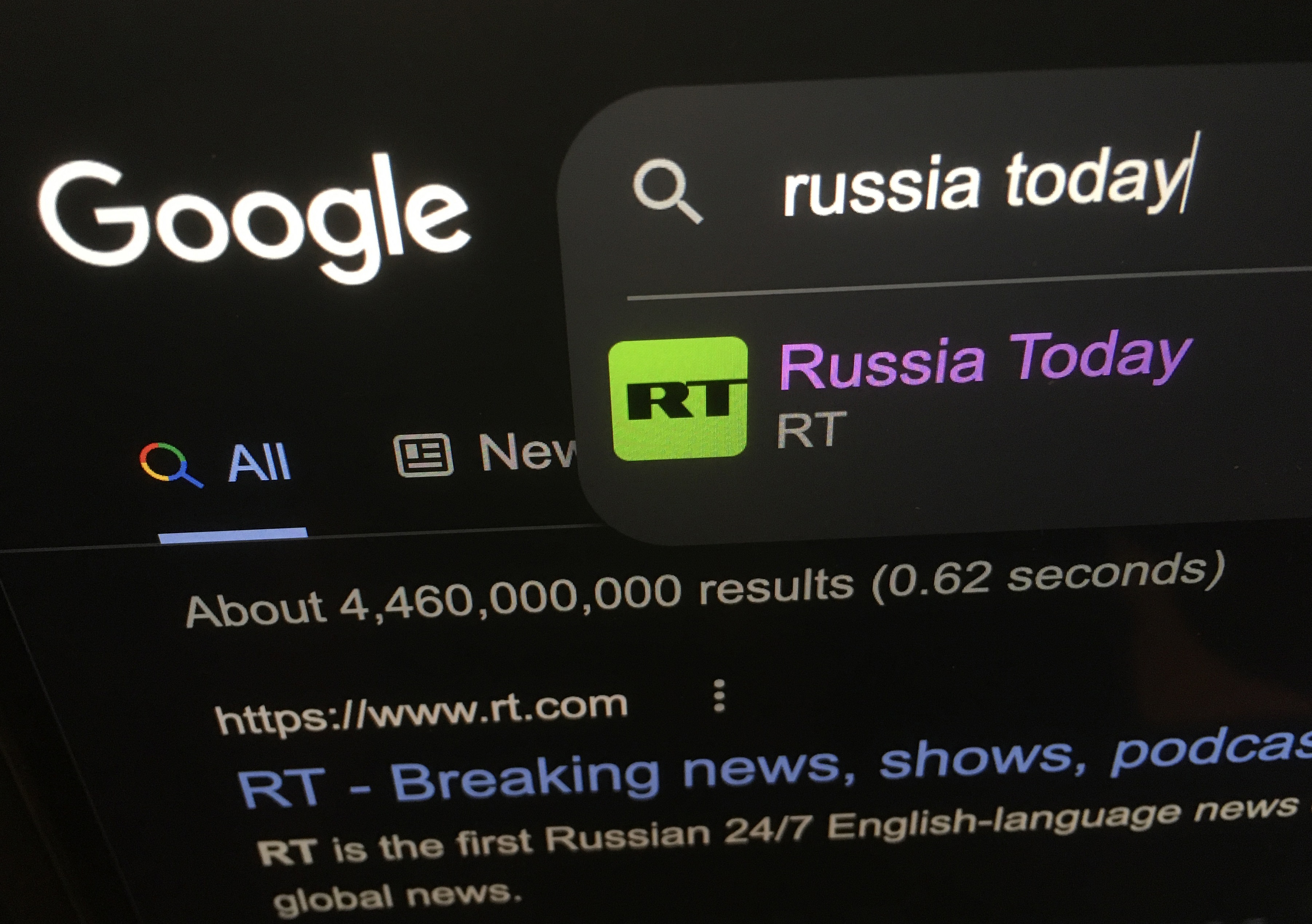 En Ukraine, la guerre contre la Russie est aussi sur Internet : Facebook et Google suspendent les revenus pub, menace sur l'Otan