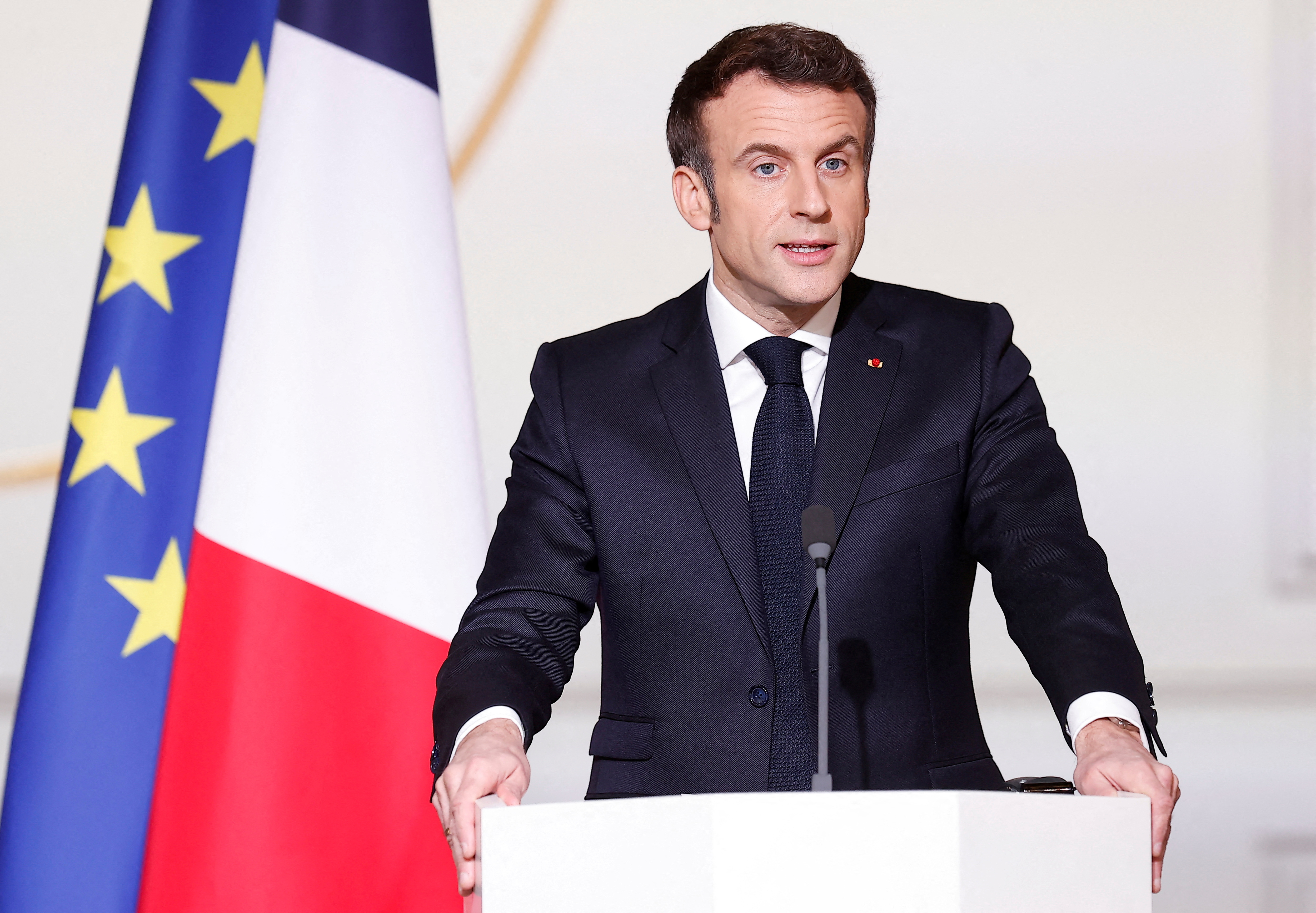 Macron organise à Versailles un sommet pour décider d'un 